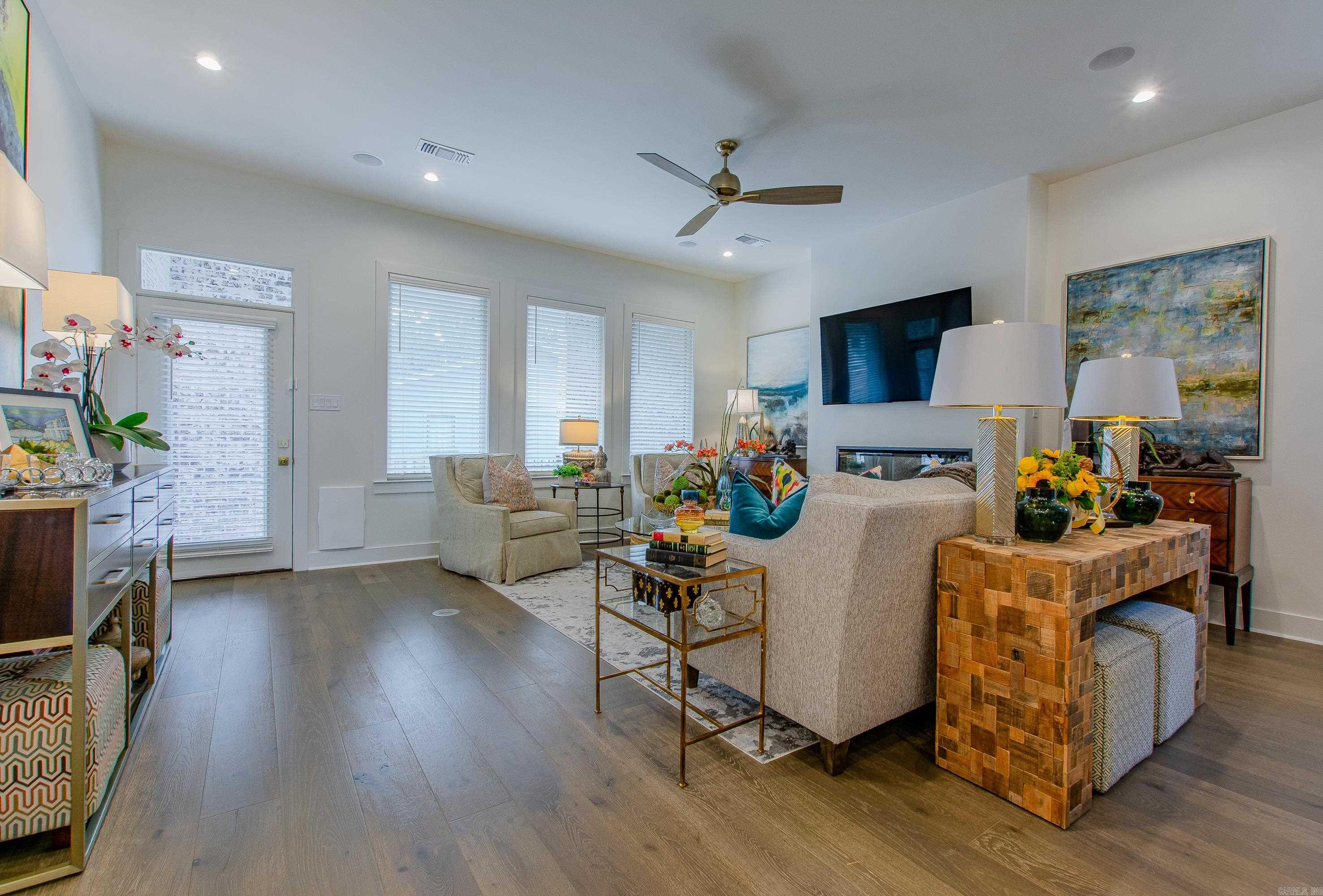 MERGERON COURT - Residential