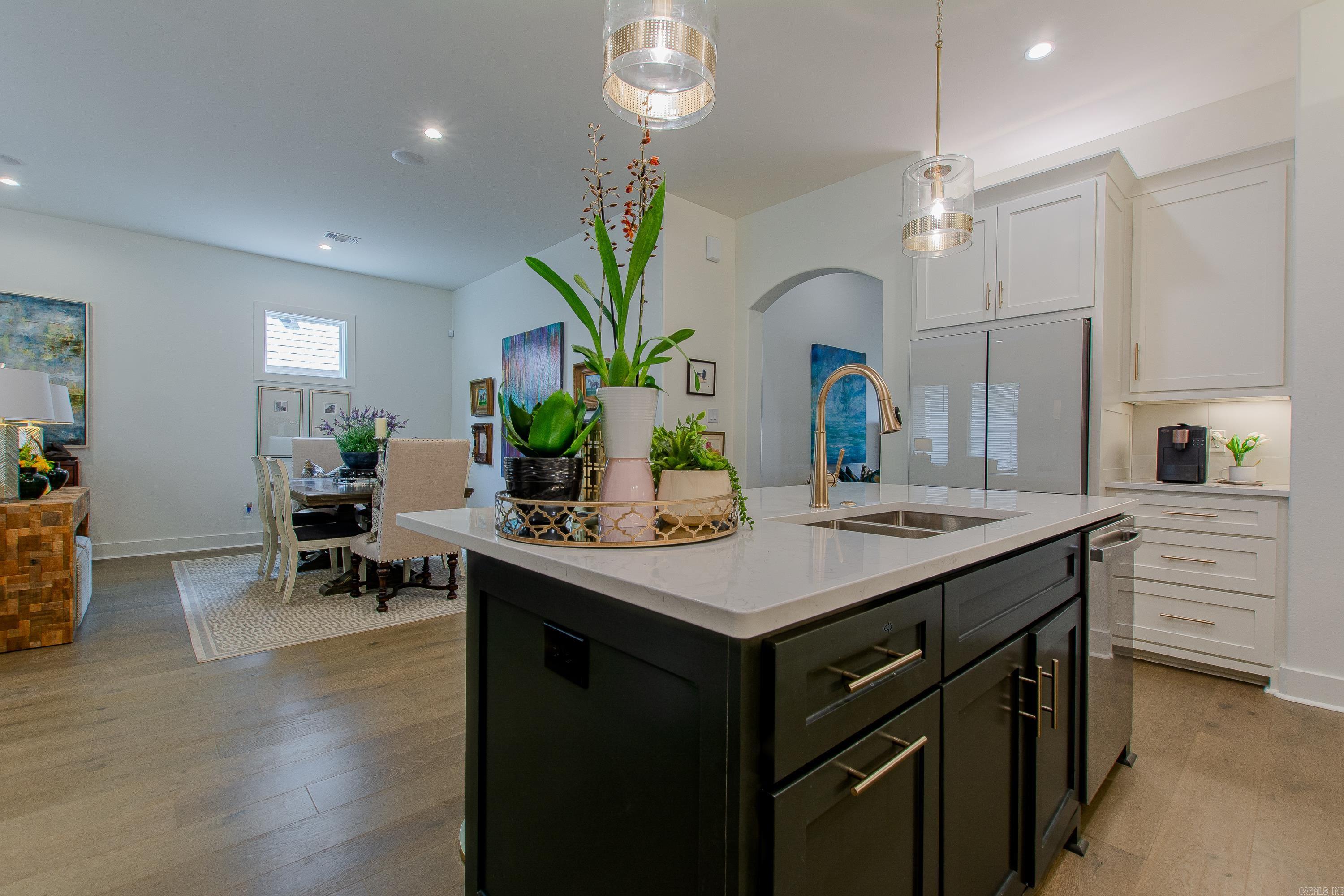 MERGERON COURT - Residential