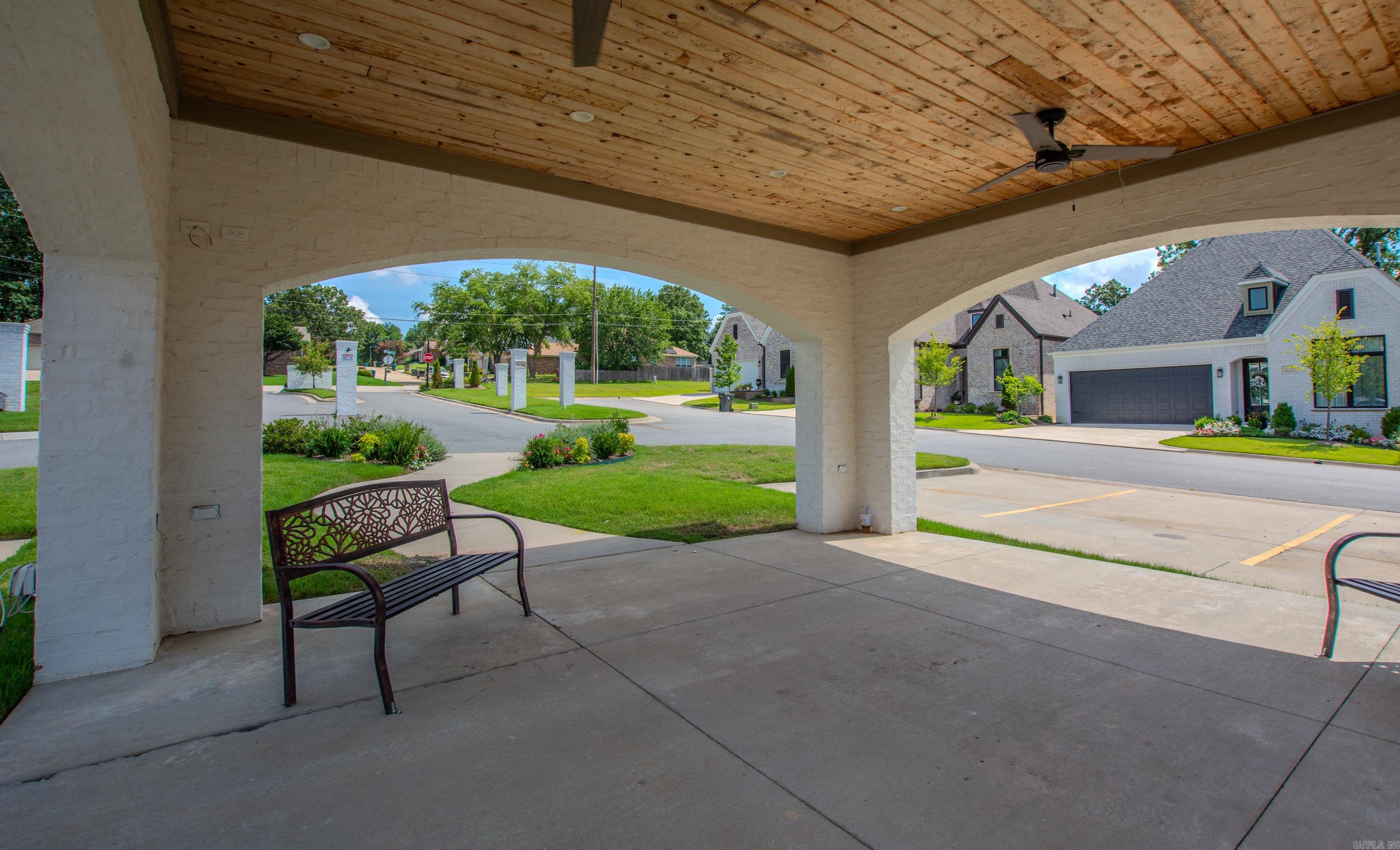 MERGERON COURT - Residential