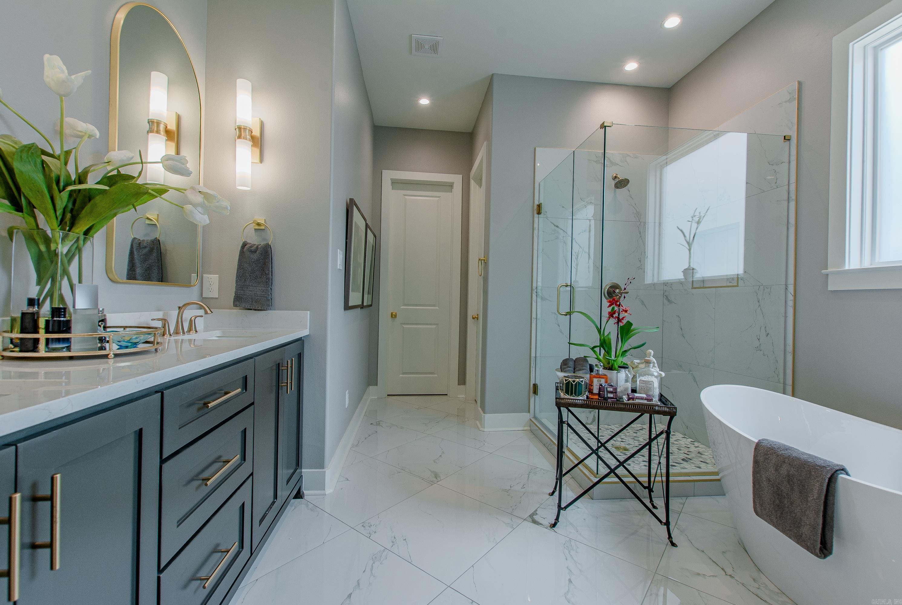 MERGERON COURT - Residential