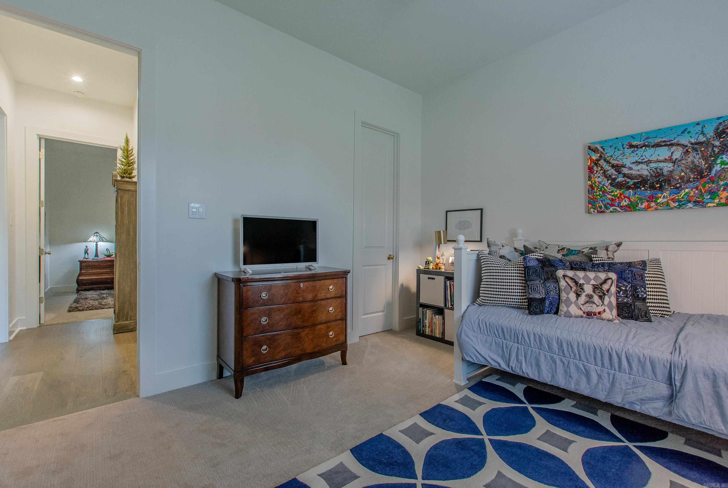 MERGERON COURT - Residential