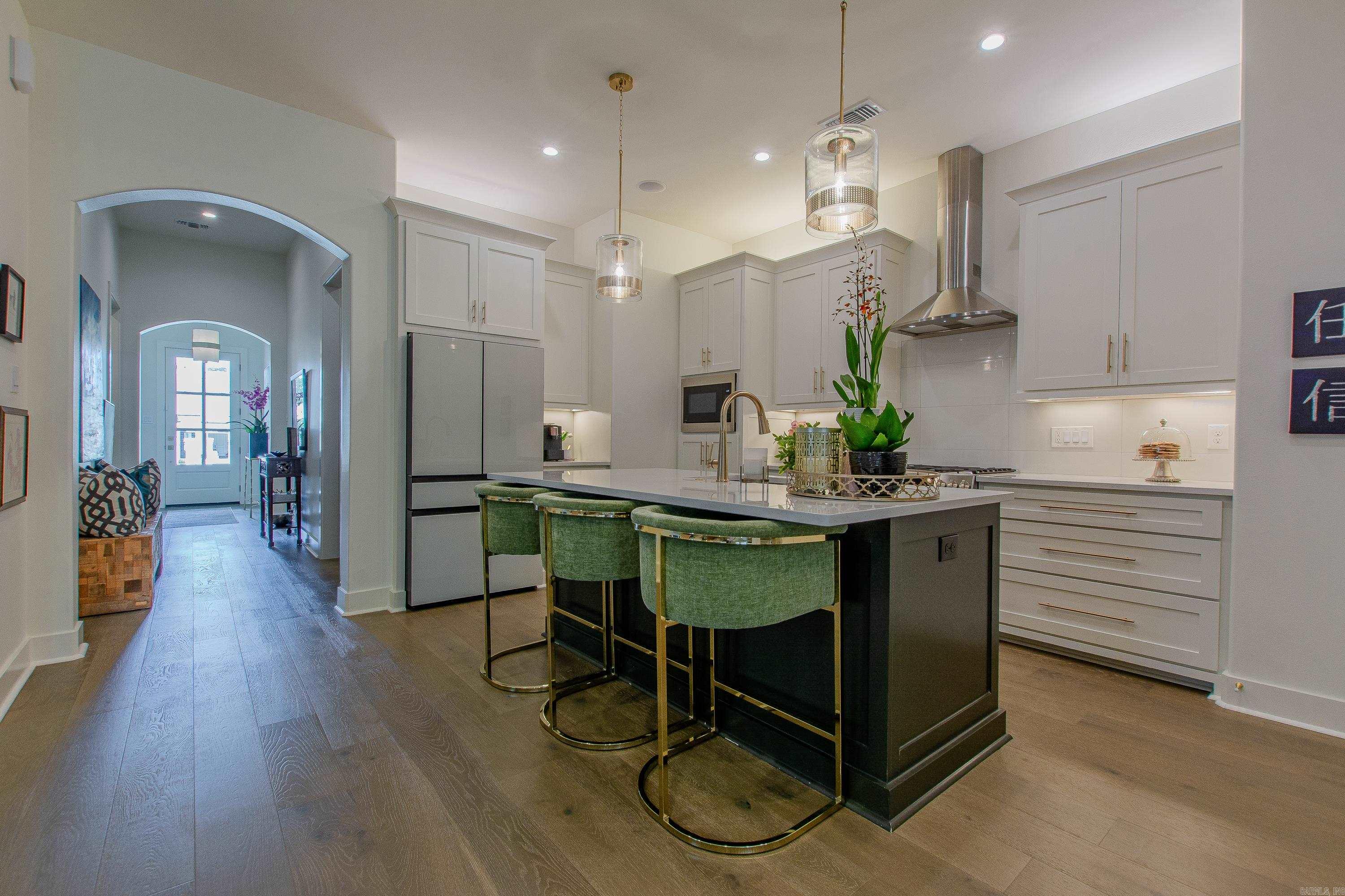 MERGERON COURT - Residential