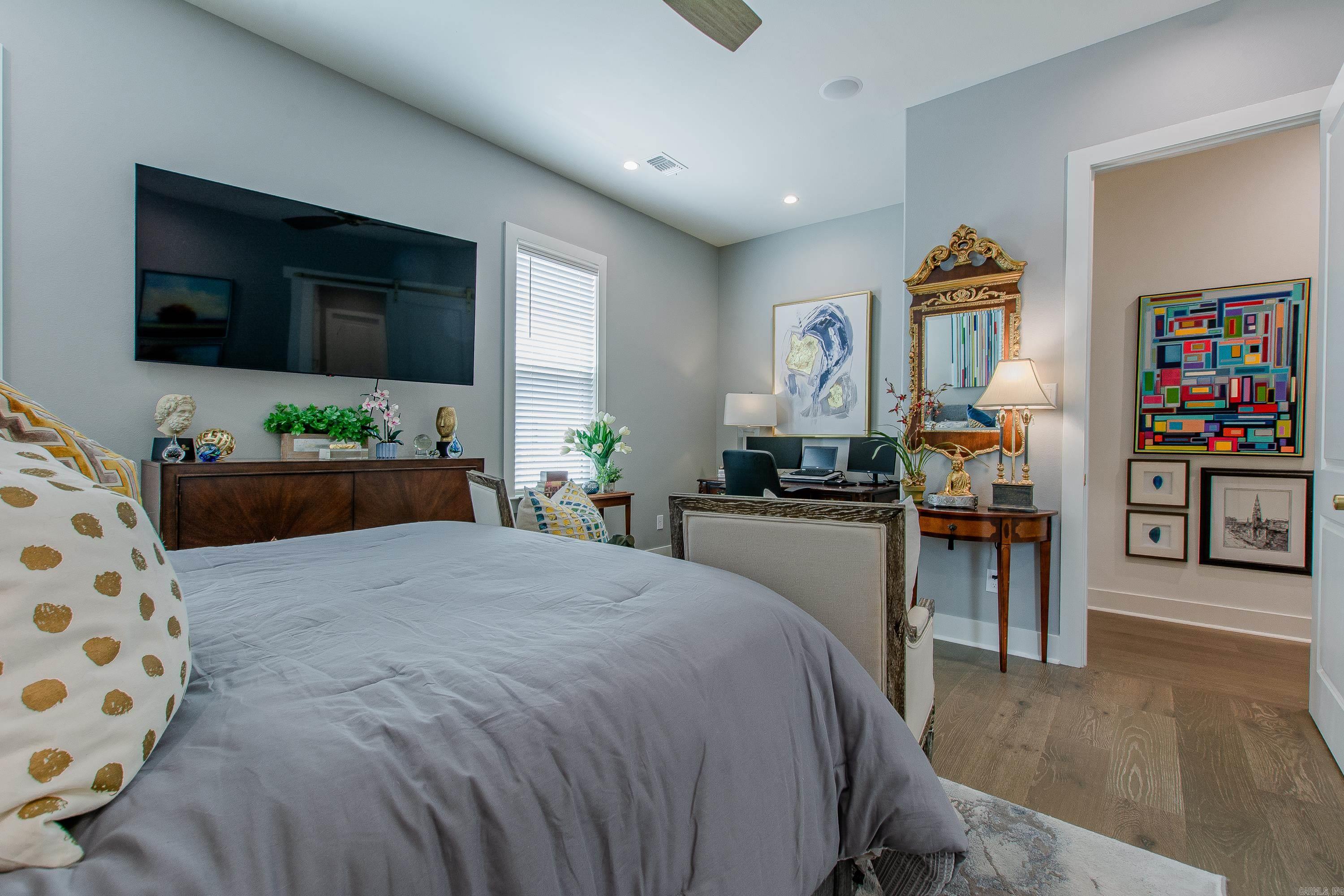 MERGERON COURT - Residential