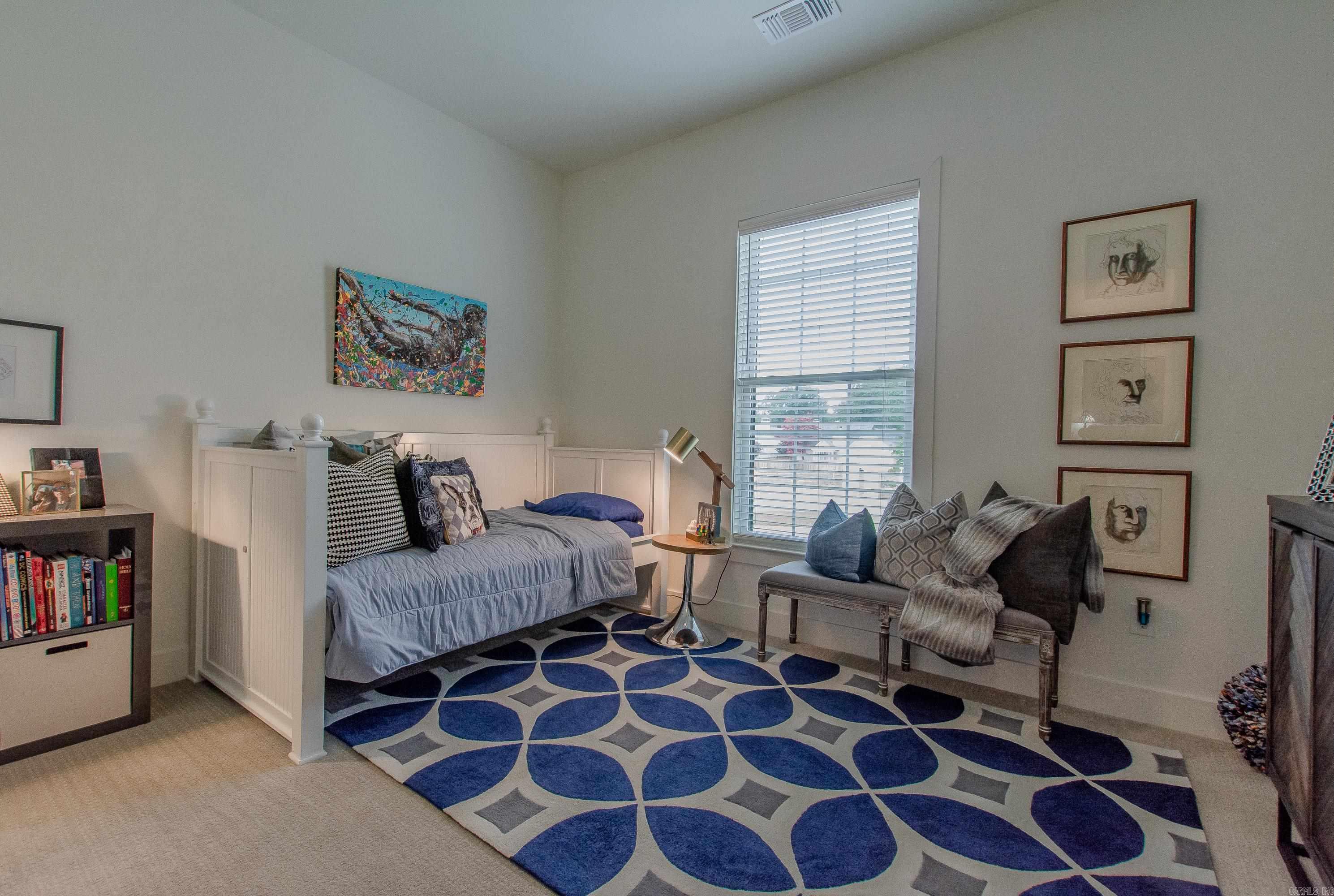 MERGERON COURT - Residential