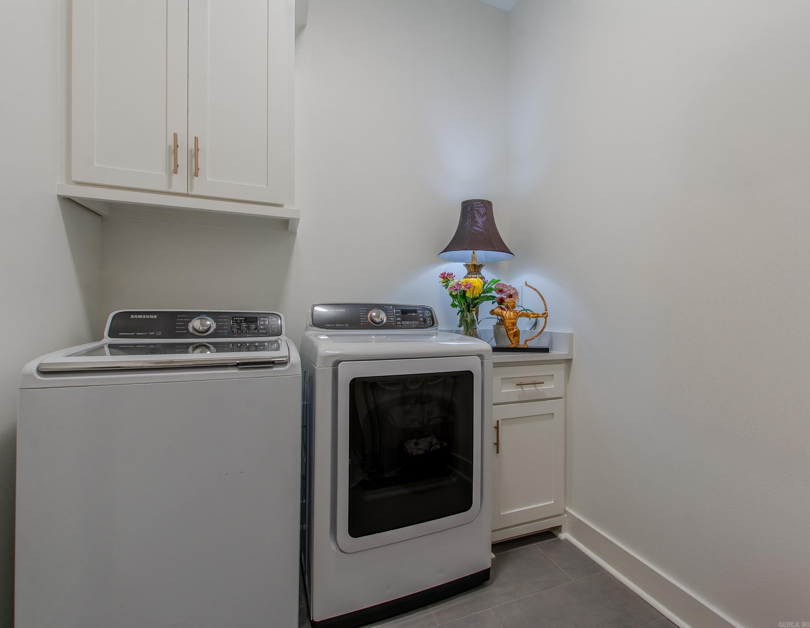 MERGERON COURT - Residential