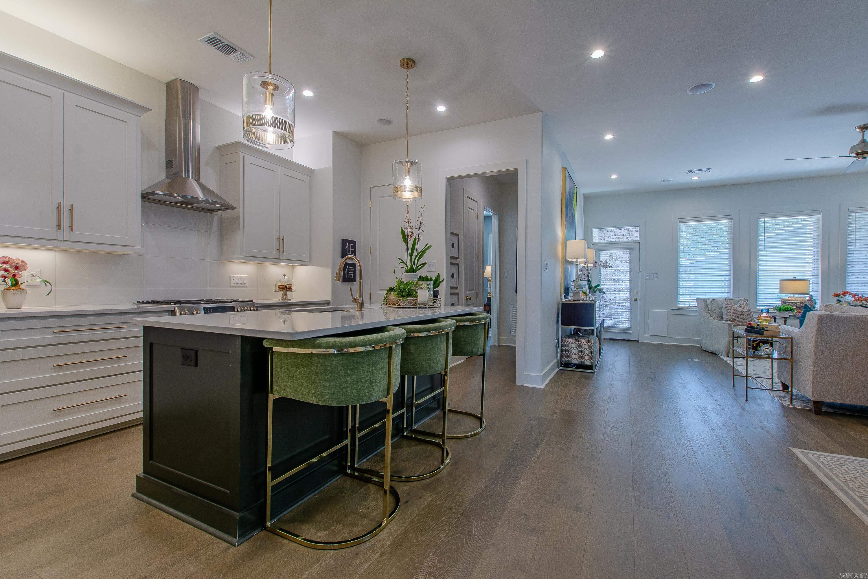 MERGERON COURT - Residential