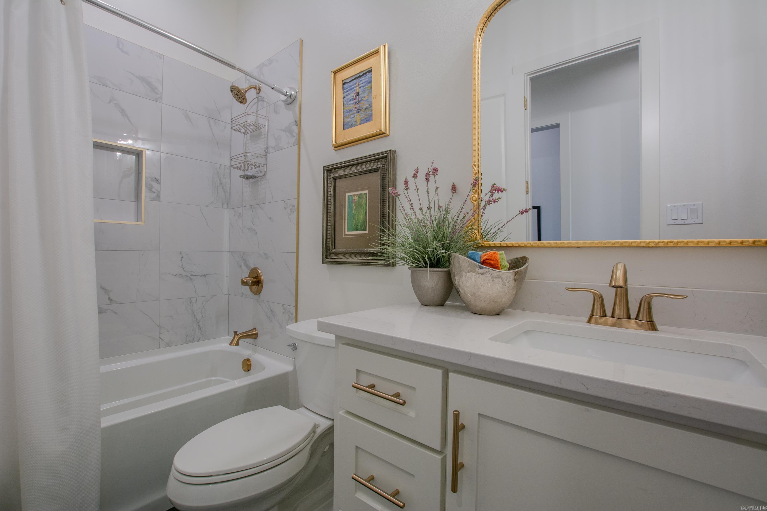 MERGERON COURT - Residential