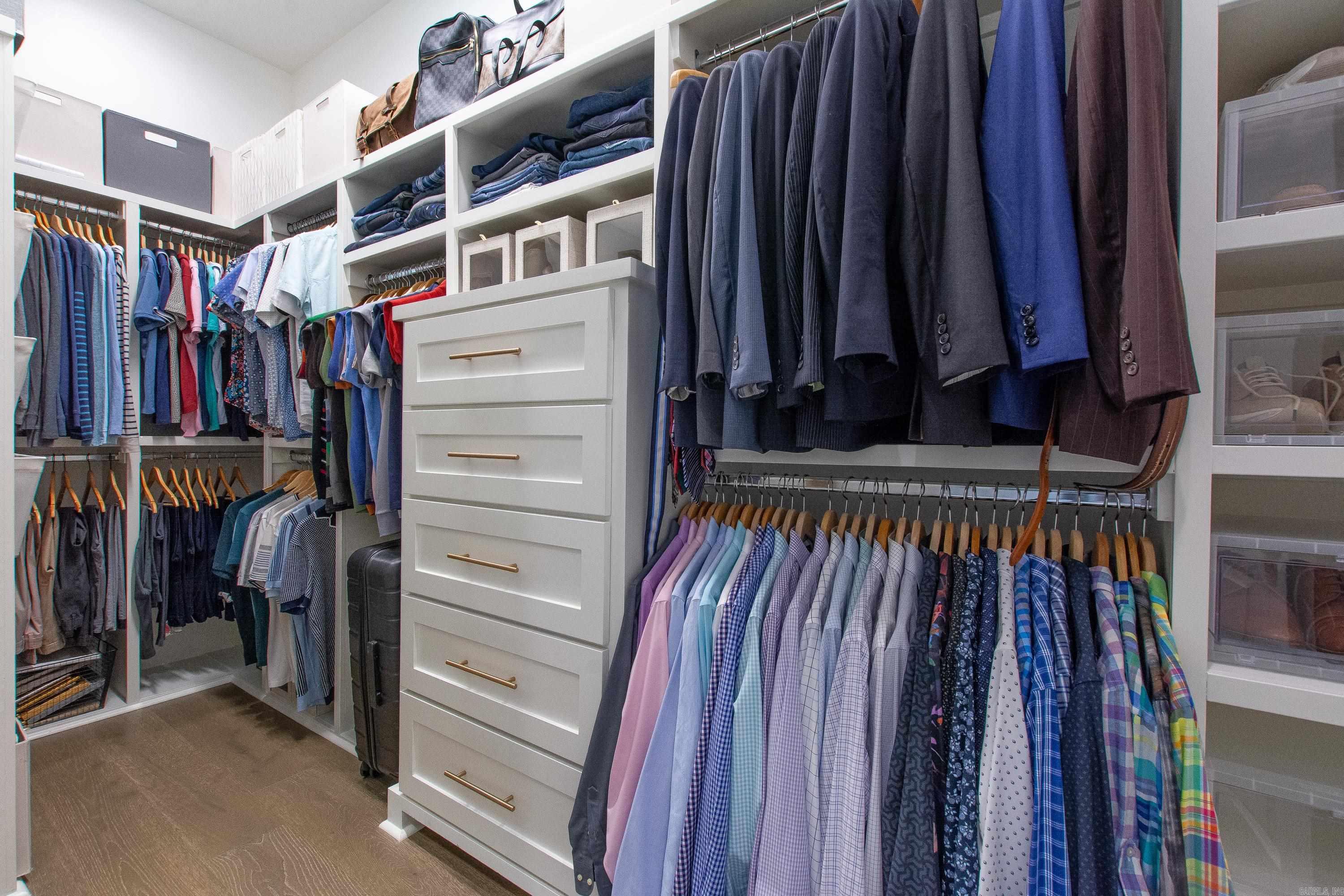 MERGERON COURT - Residential