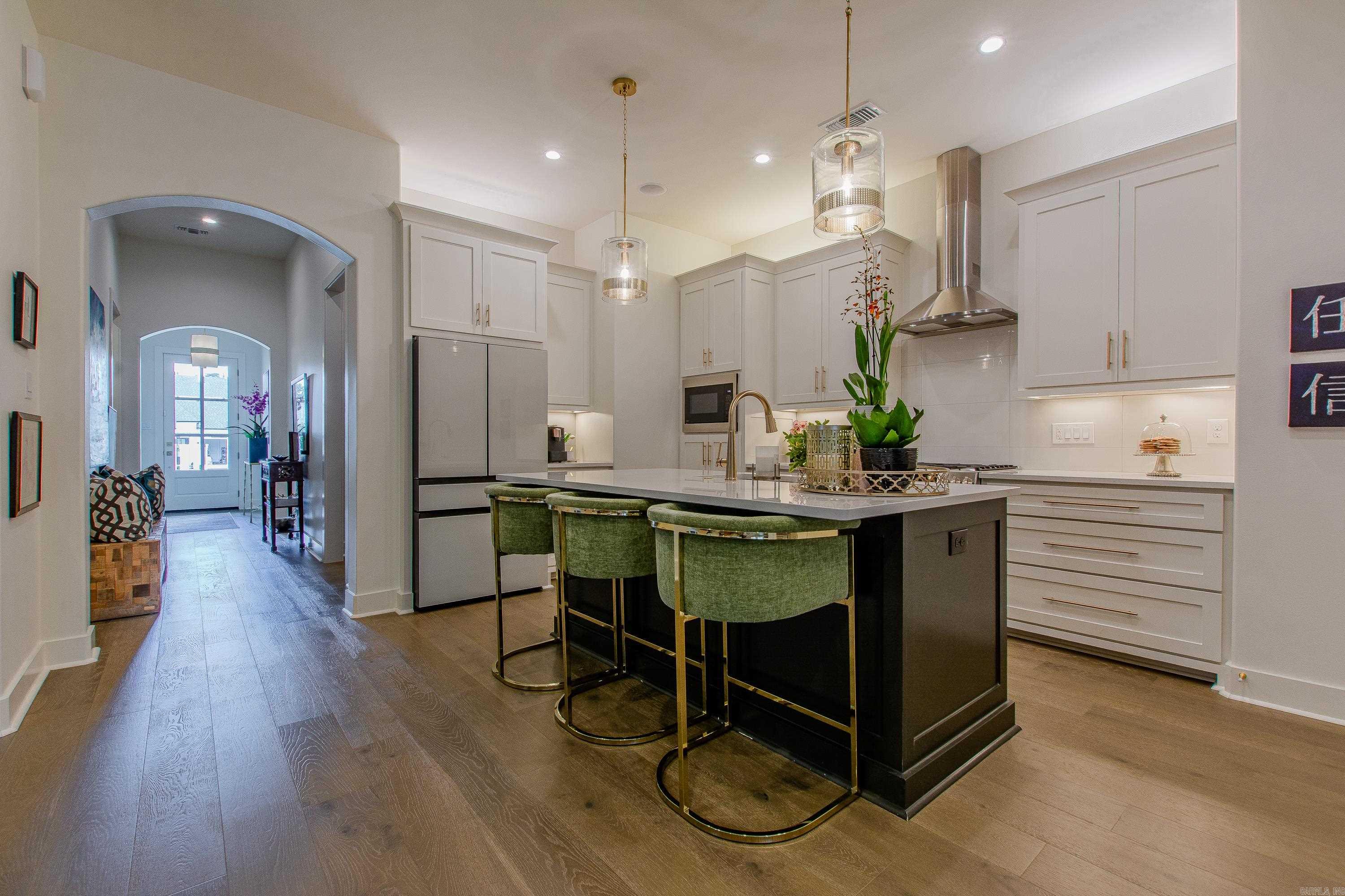 MERGERON COURT - Residential