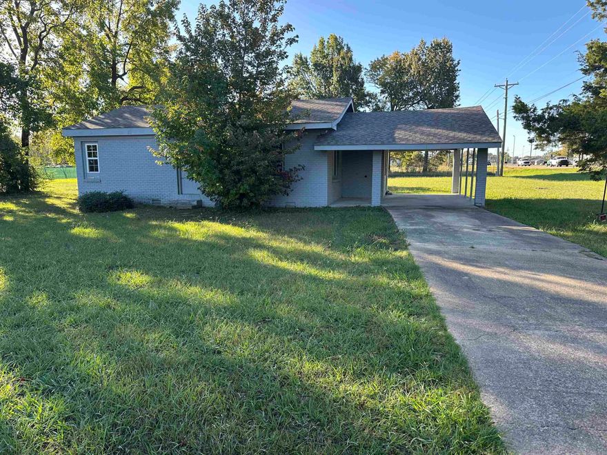 High traffic commercial property off of Red Wold Blvd. On .96+/- of an acre with building that has great potential. Building is all brick with new windows.