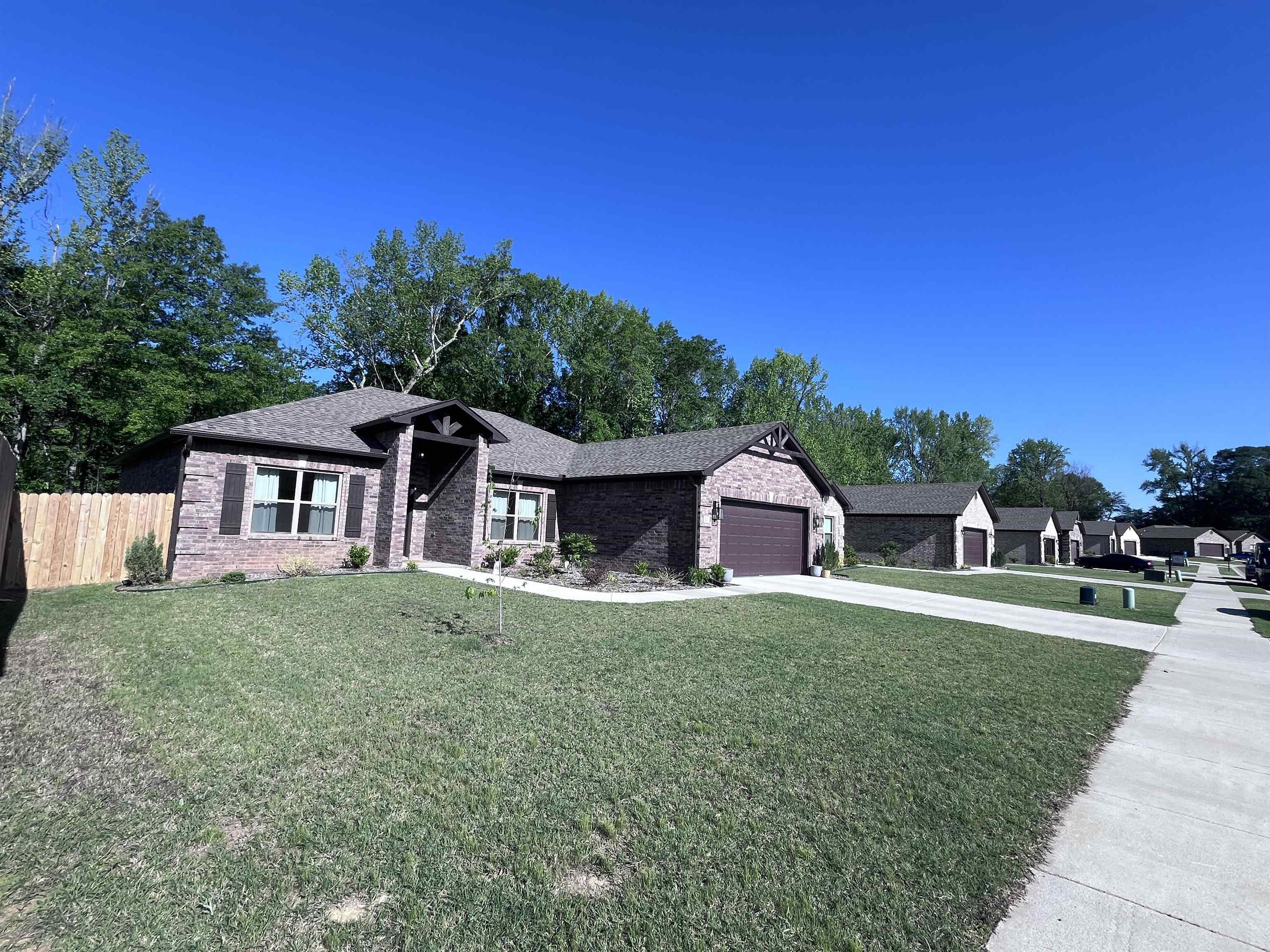 AUTUMN BROOKE - Residential Lease