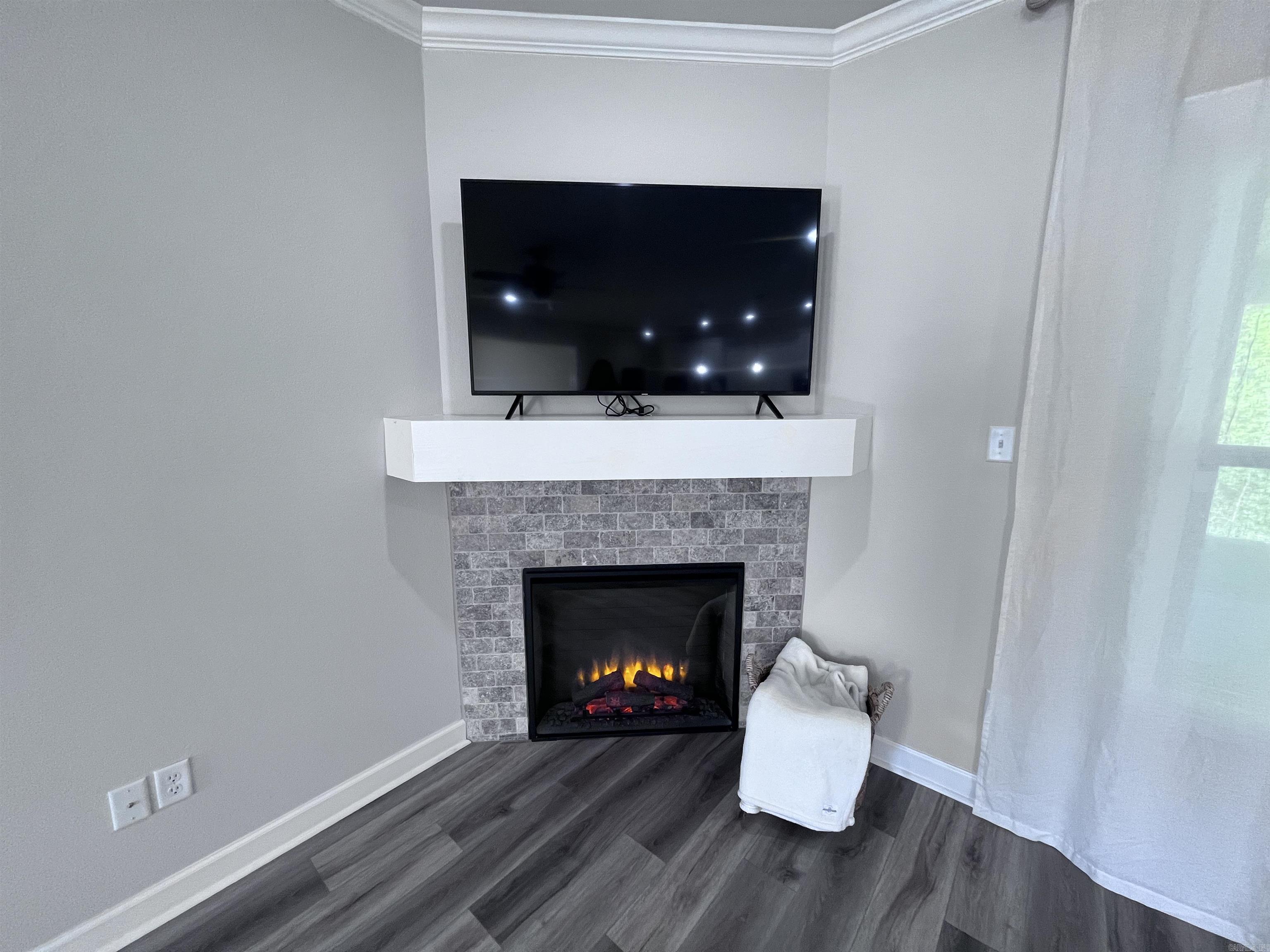 AUTUMN BROOKE - Residential Lease