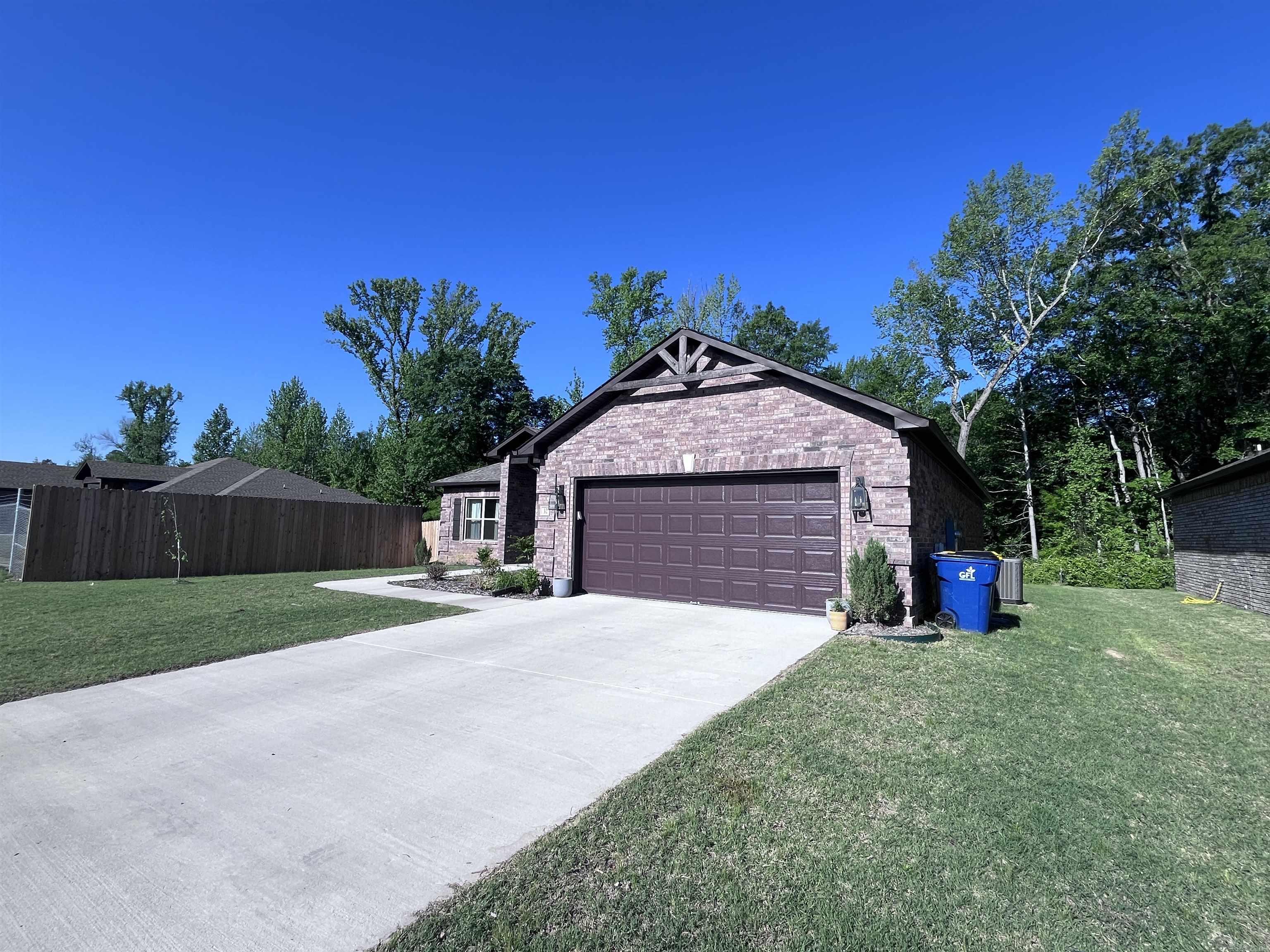 AUTUMN BROOKE - Residential Lease