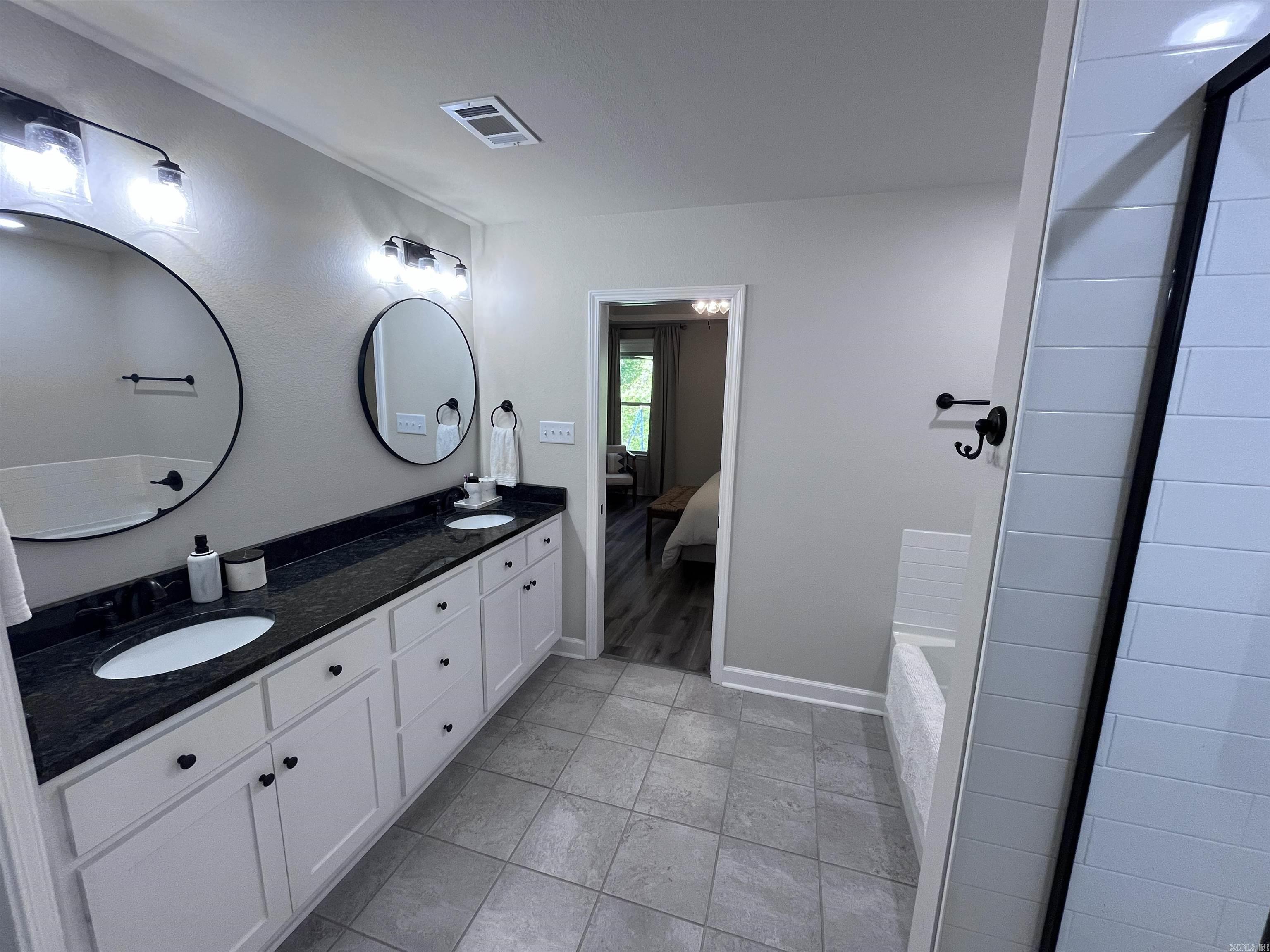 AUTUMN BROOKE - Residential Lease