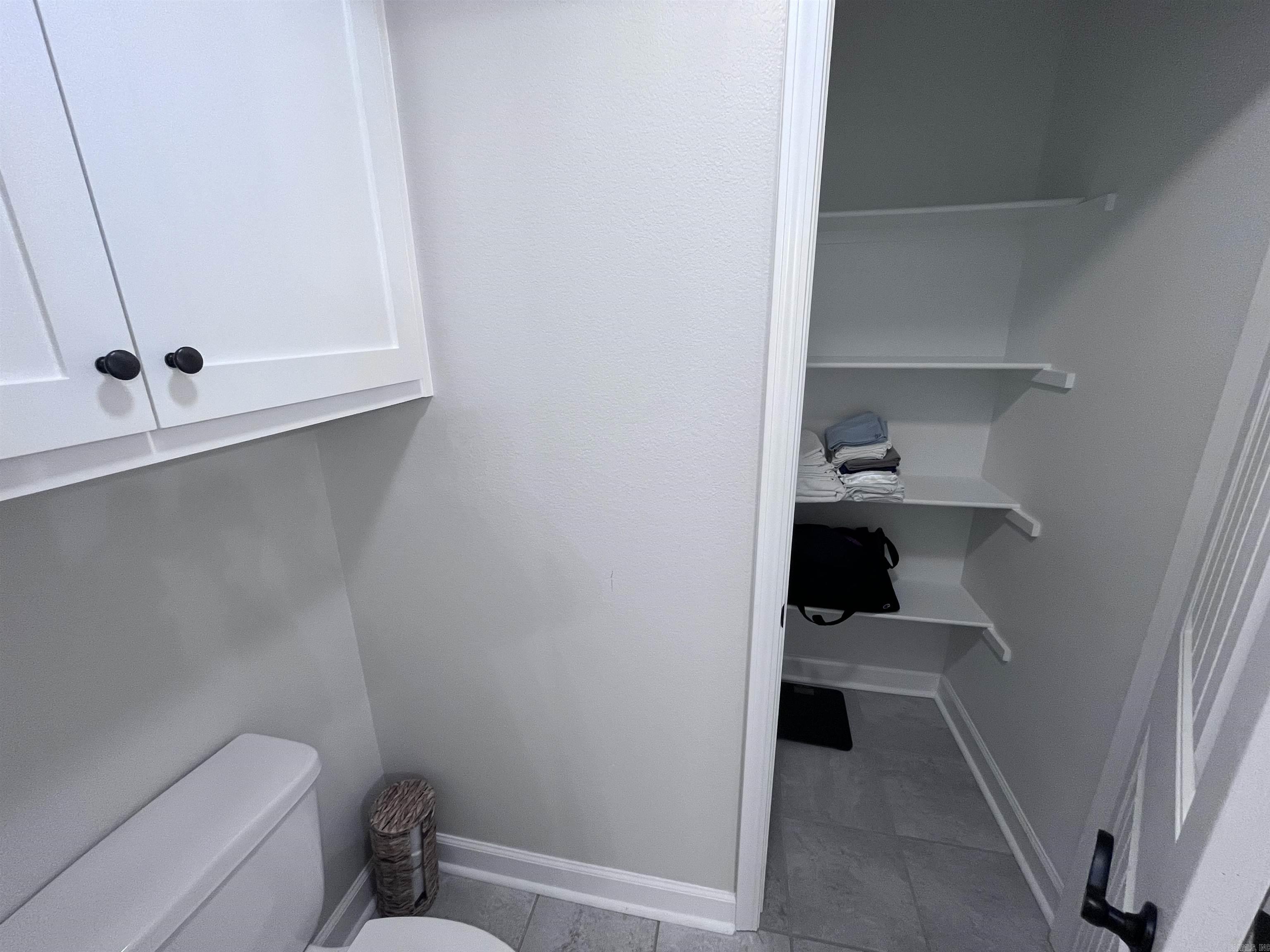 AUTUMN BROOKE - Residential Lease