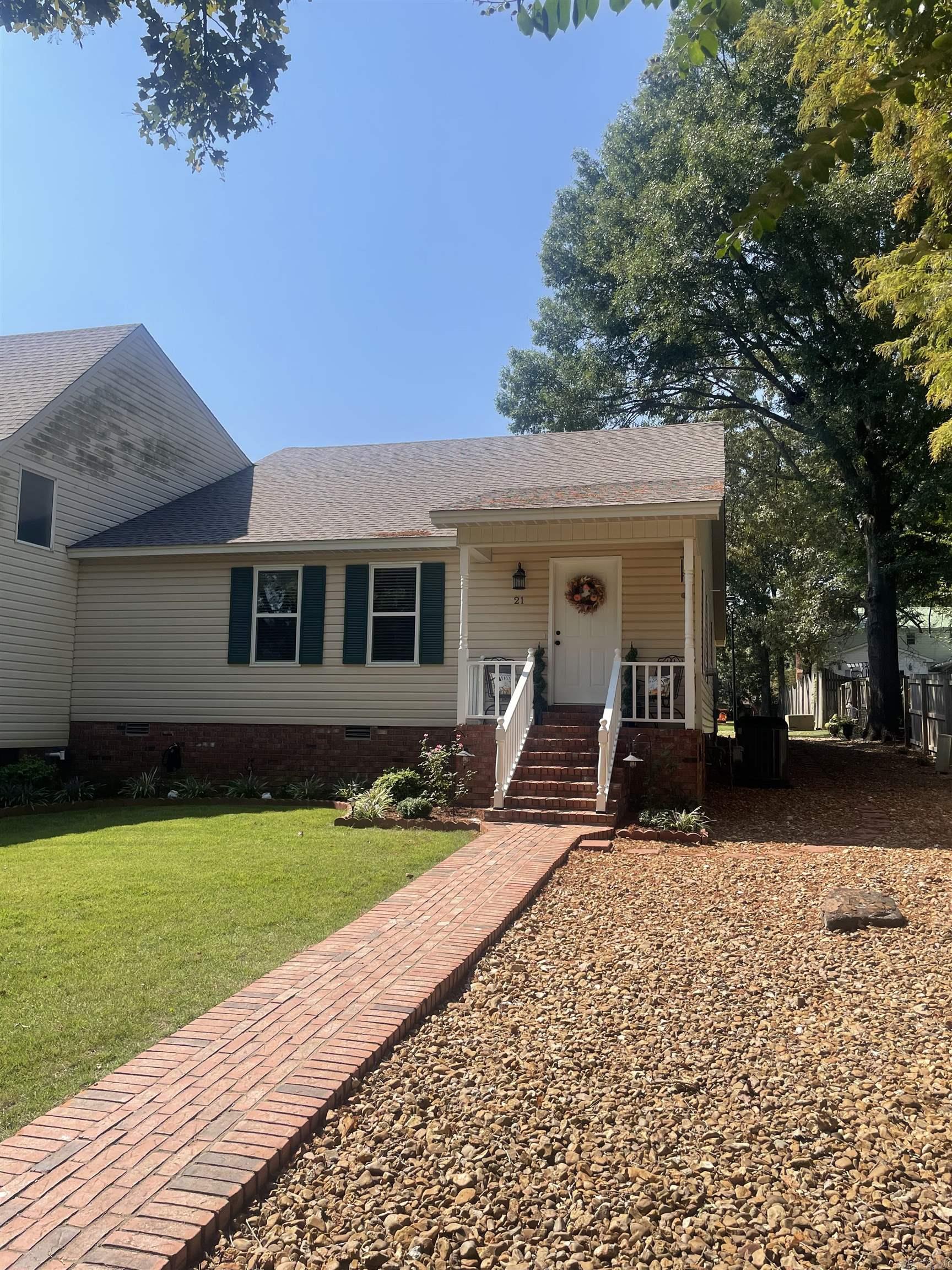 RIVER OAKS TRACE - Residential