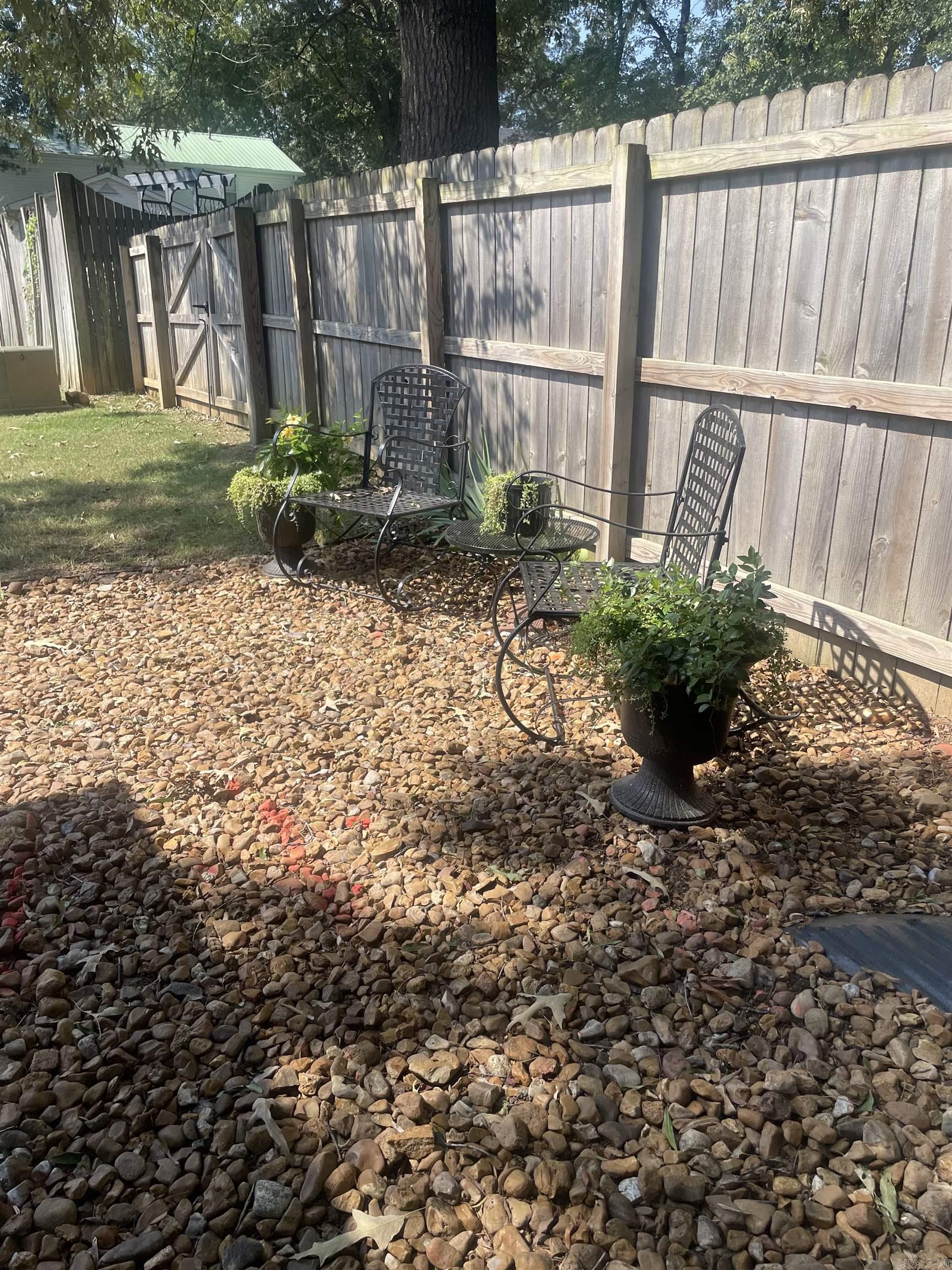 RIVER OAKS TRACE - Residential