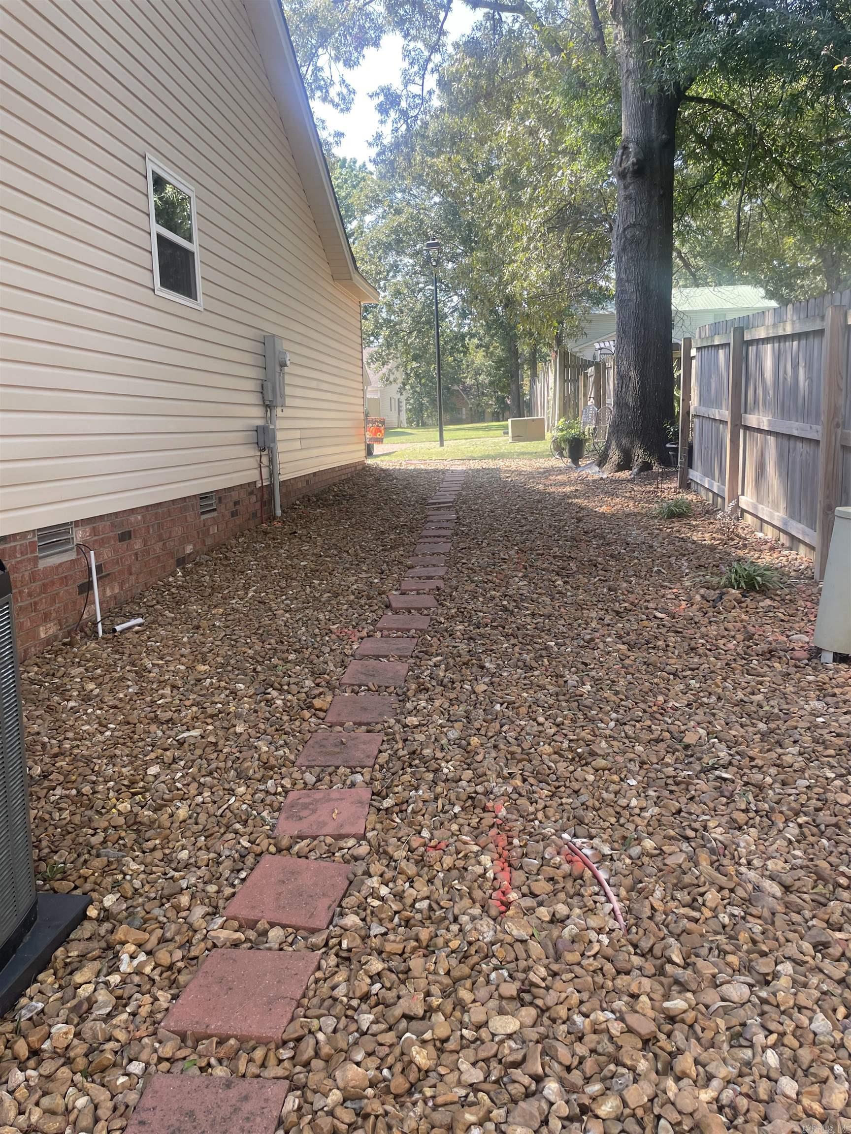 RIVER OAKS TRACE - Residential