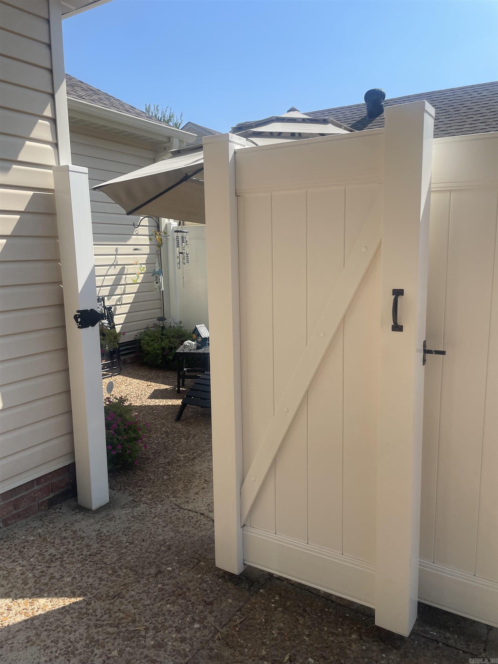 RIVER OAKS TRACE - Residential