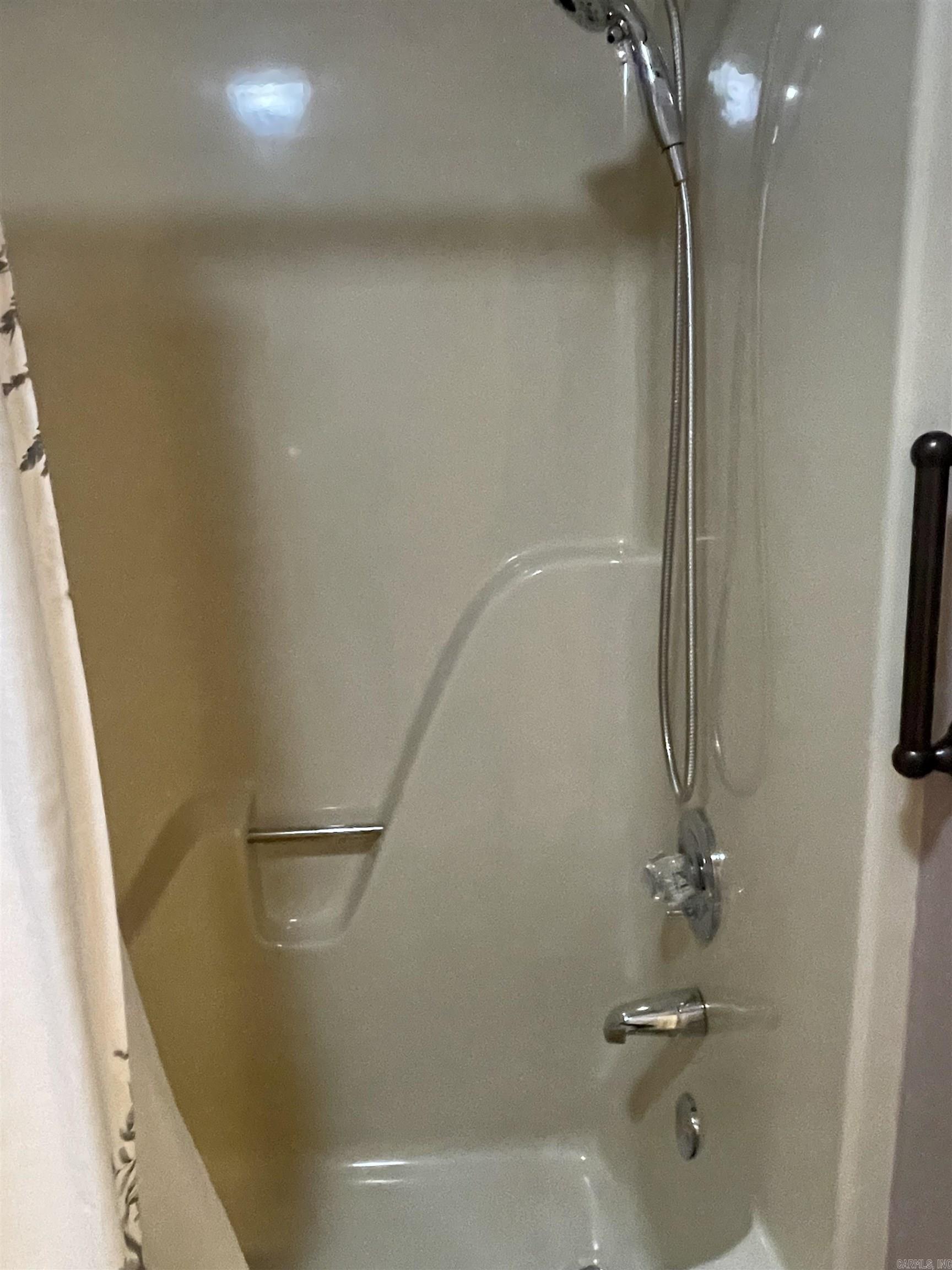 RIVER OAKS TRACE - Residential