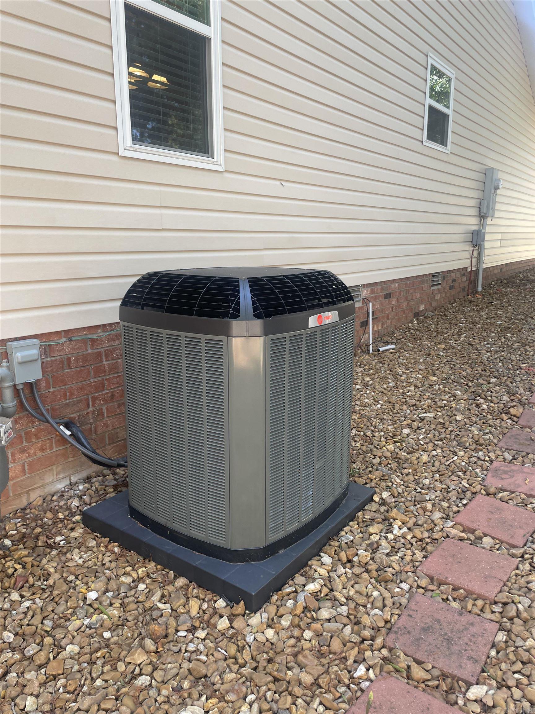 RIVER OAKS TRACE - Residential