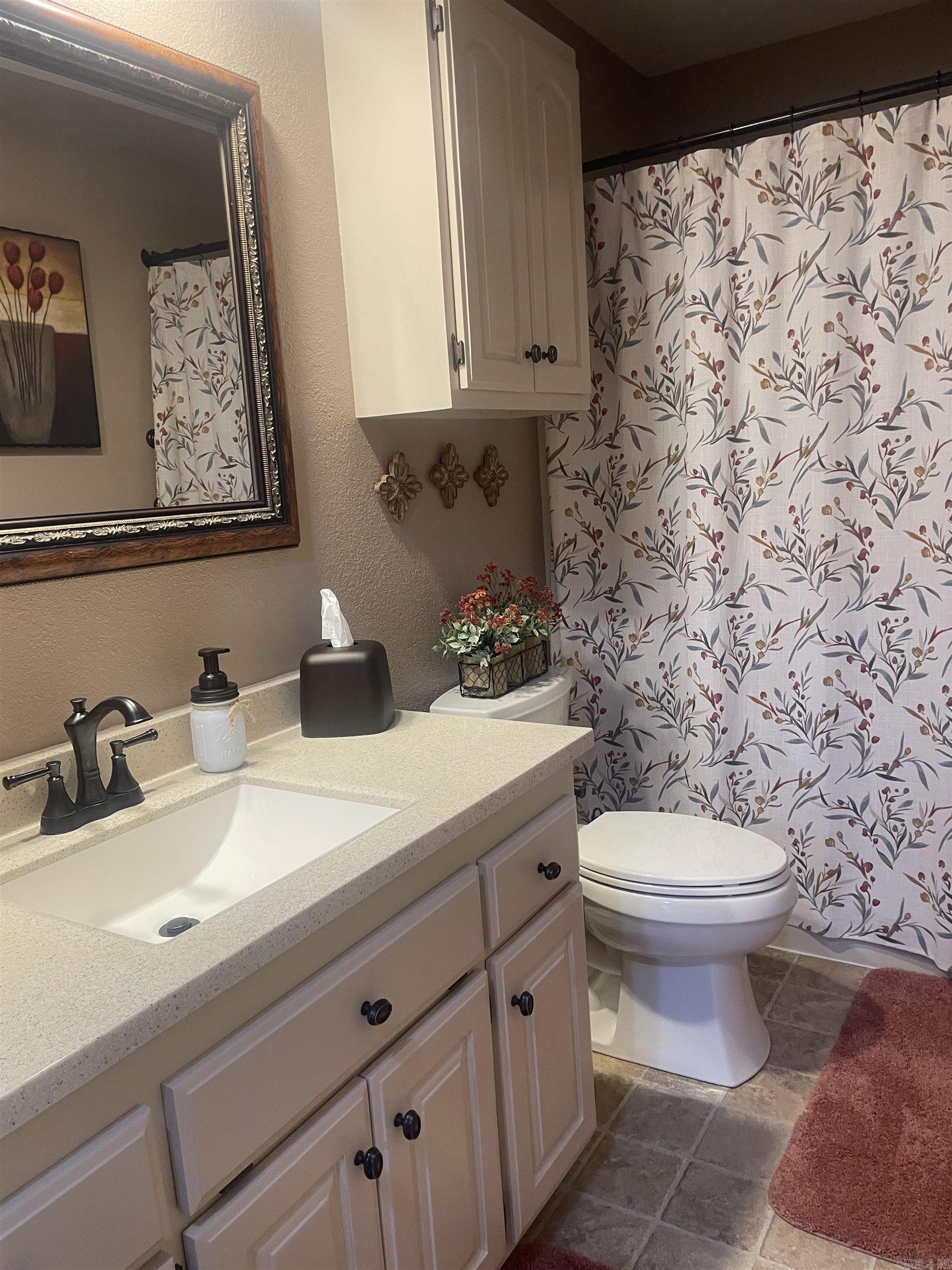 RIVER OAKS TRACE - Residential