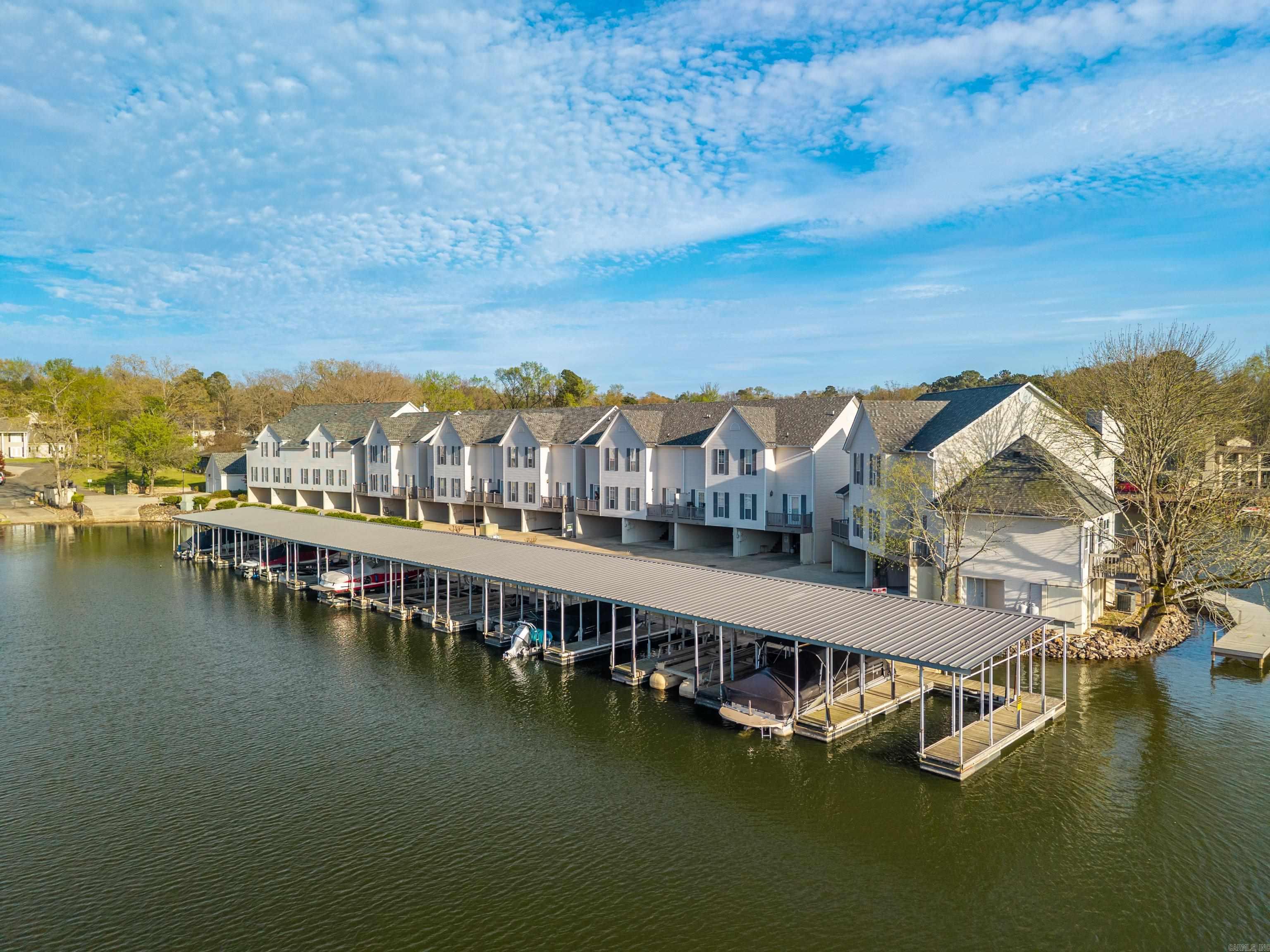 BAYSHORE TOWNHOMES - Residential