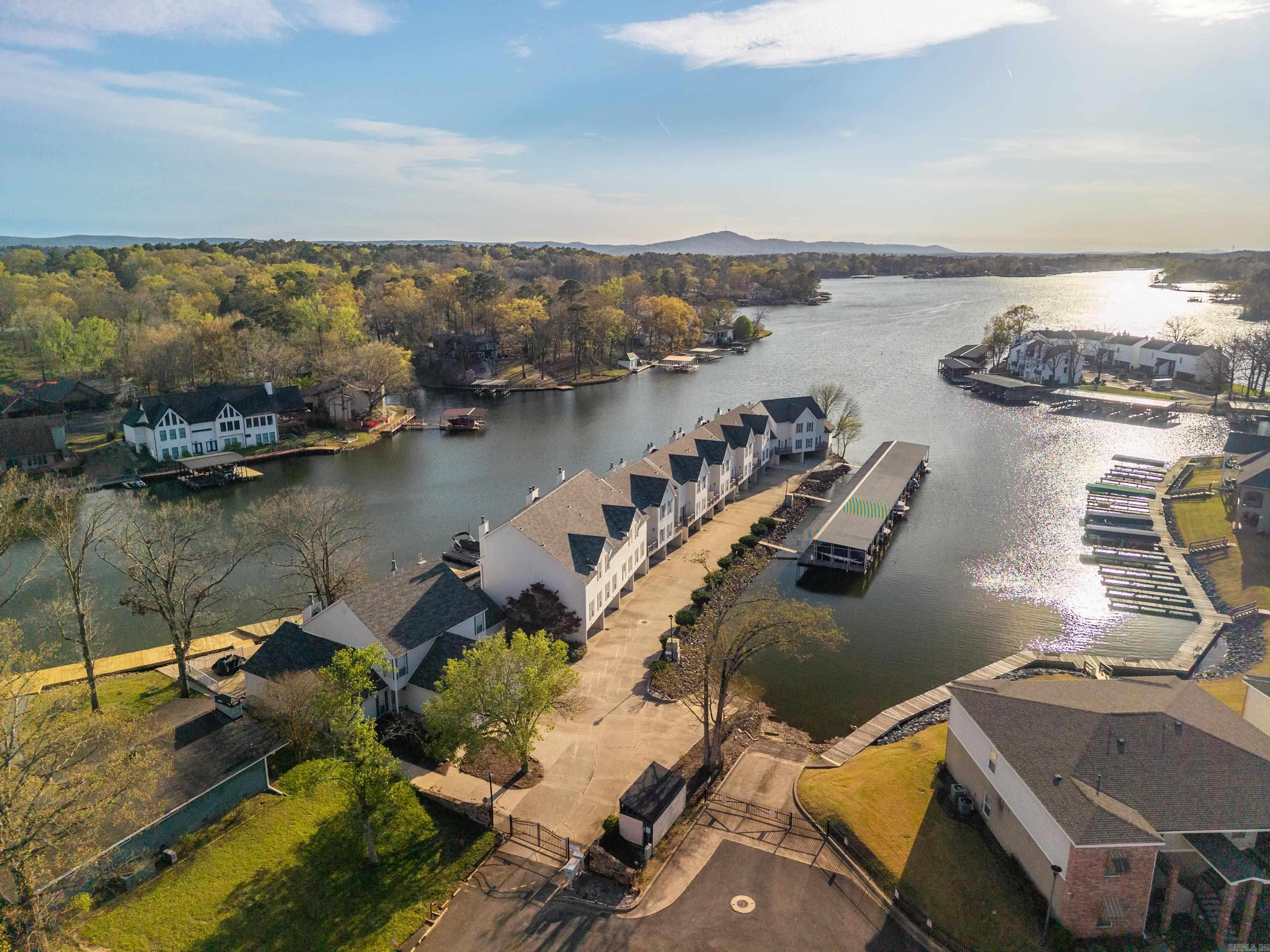 BAYSHORE TOWNHOMES - Residential