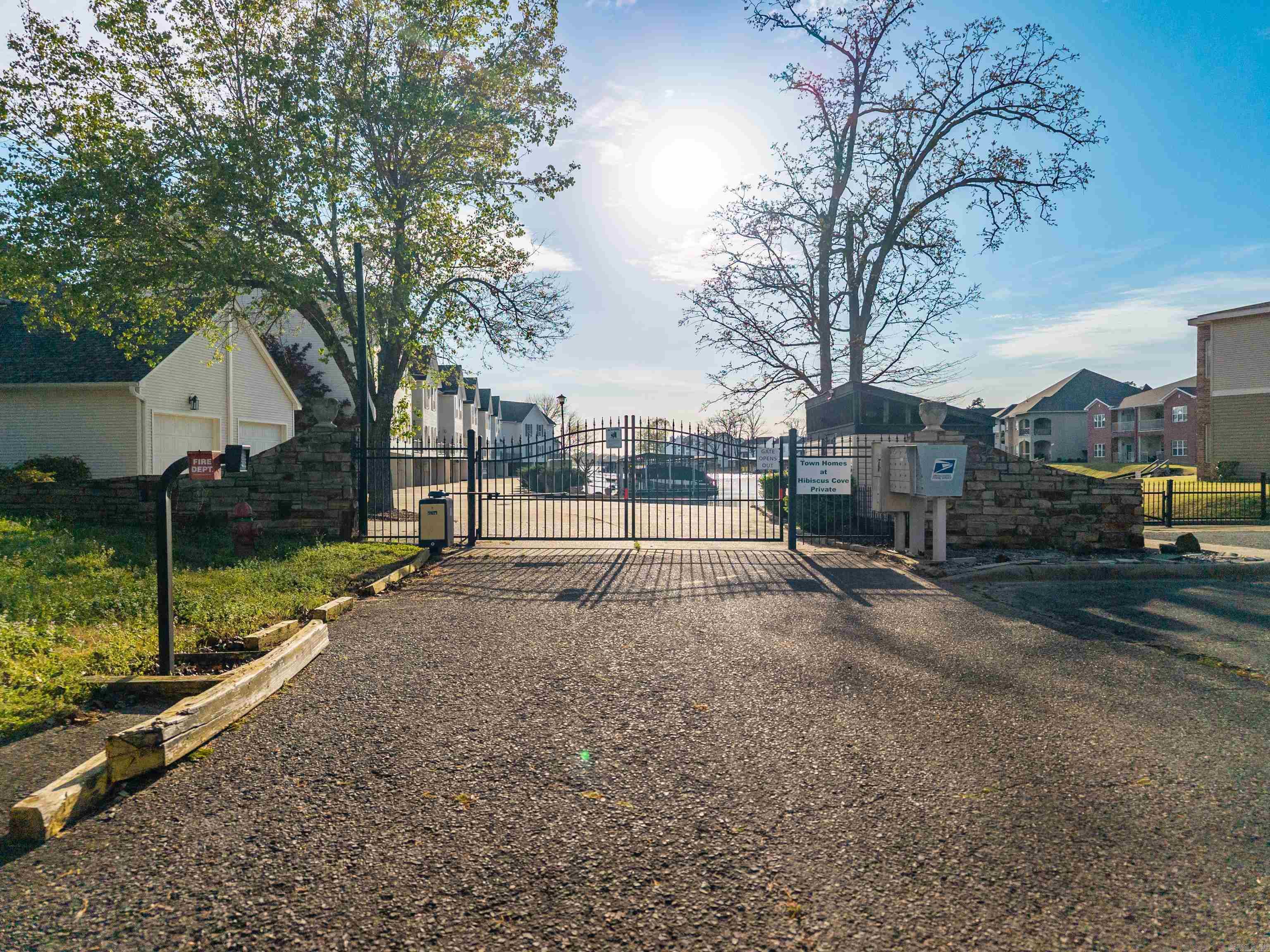 BAYSHORE TOWNHOMES - Residential