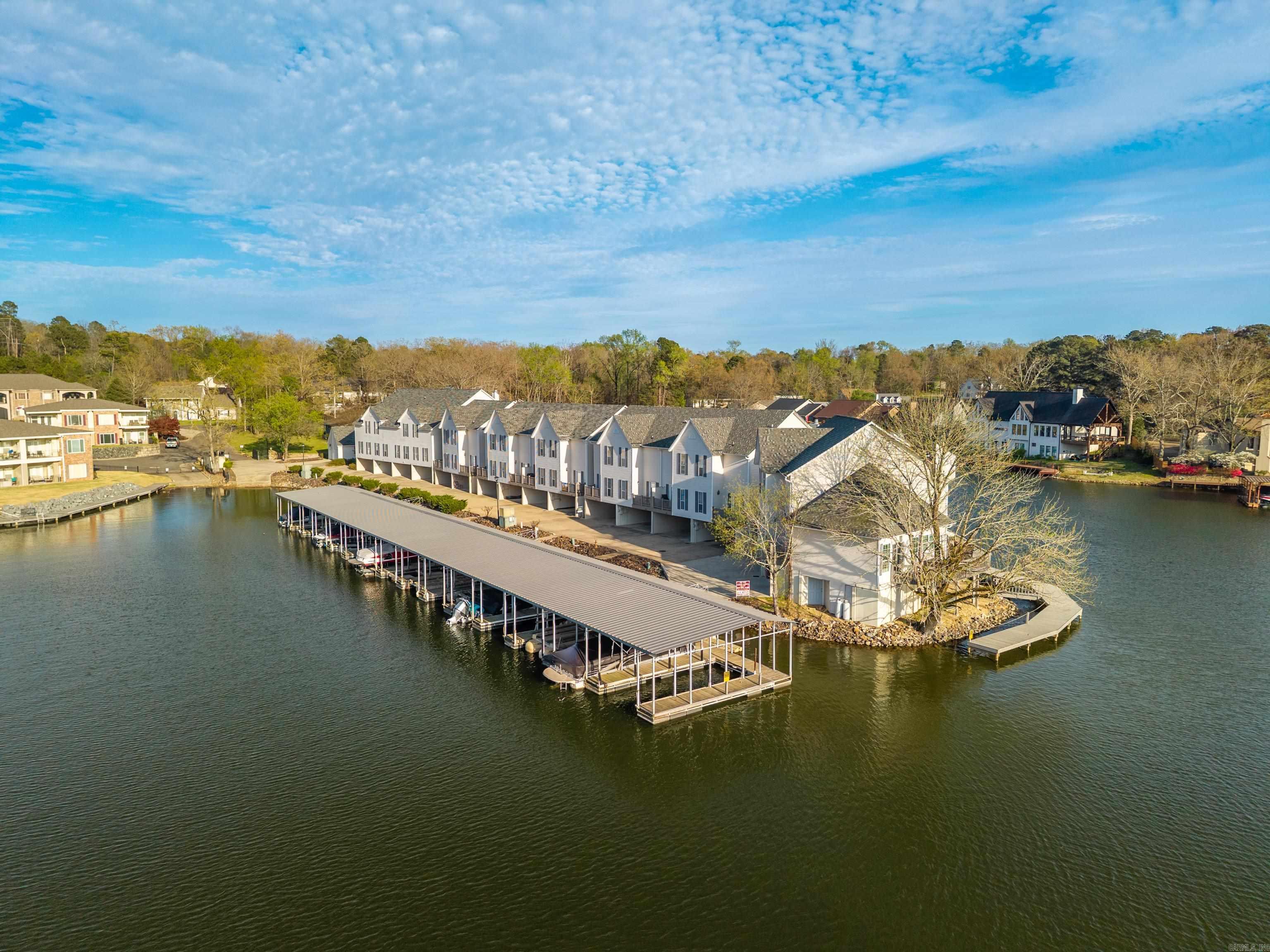 BAYSHORE TOWNHOMES - Residential