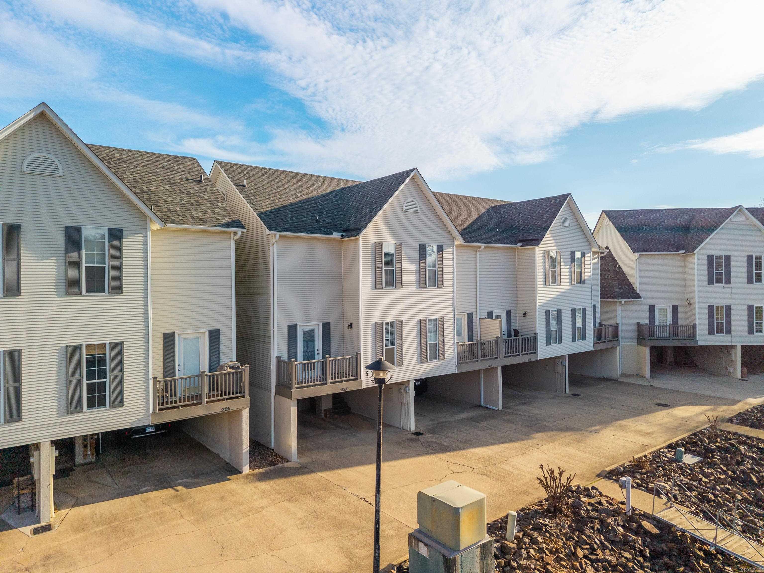 BAYSHORE TOWNHOMES - Residential