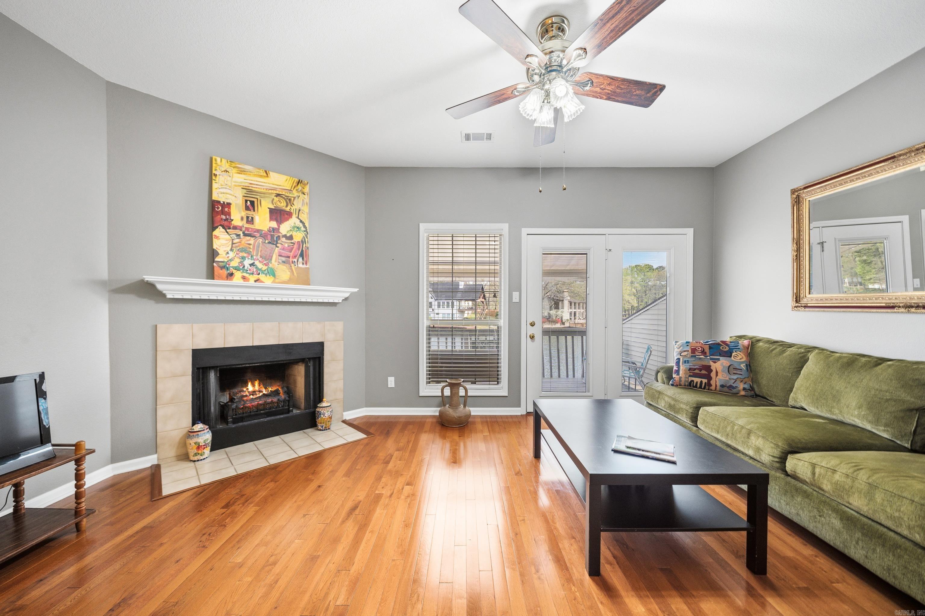 BAYSHORE TOWNHOMES - Residential