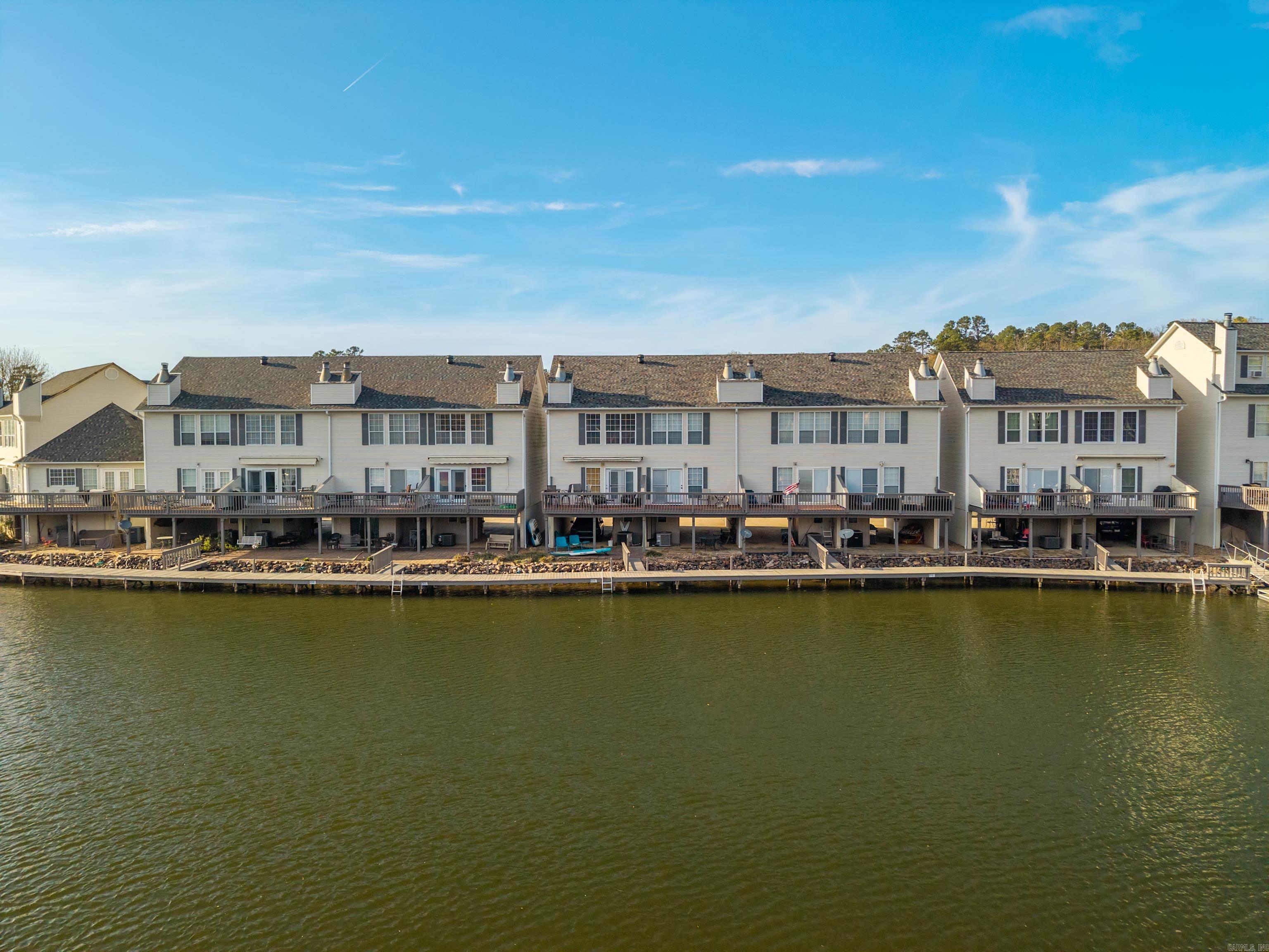 BAYSHORE TOWNHOMES - Residential