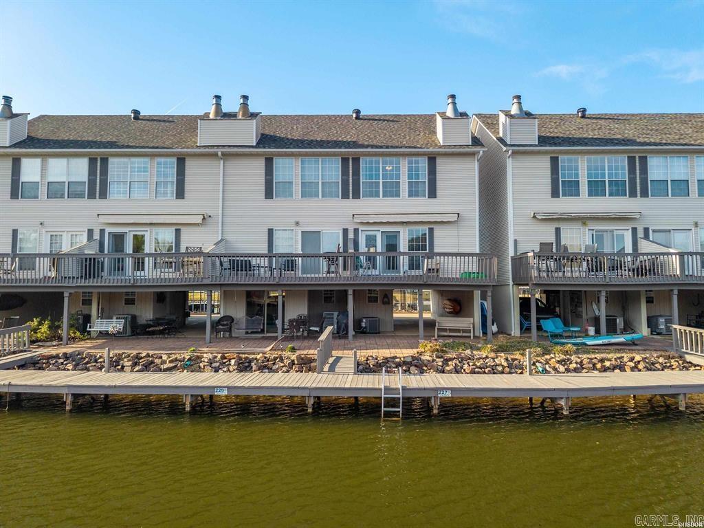 BAYSHORE TOWNHOMES - Residential