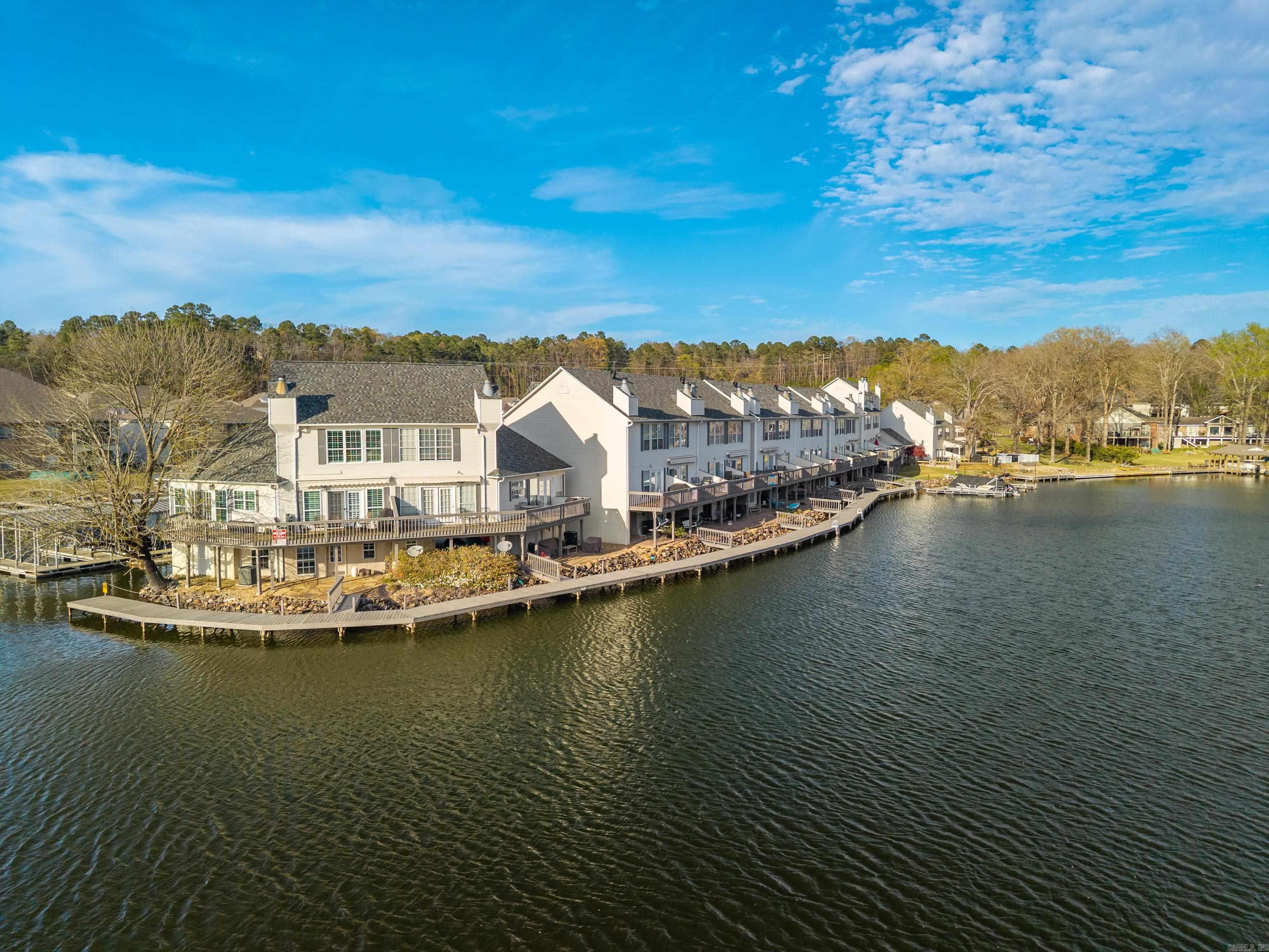 BAYSHORE TOWNHOMES - Residential