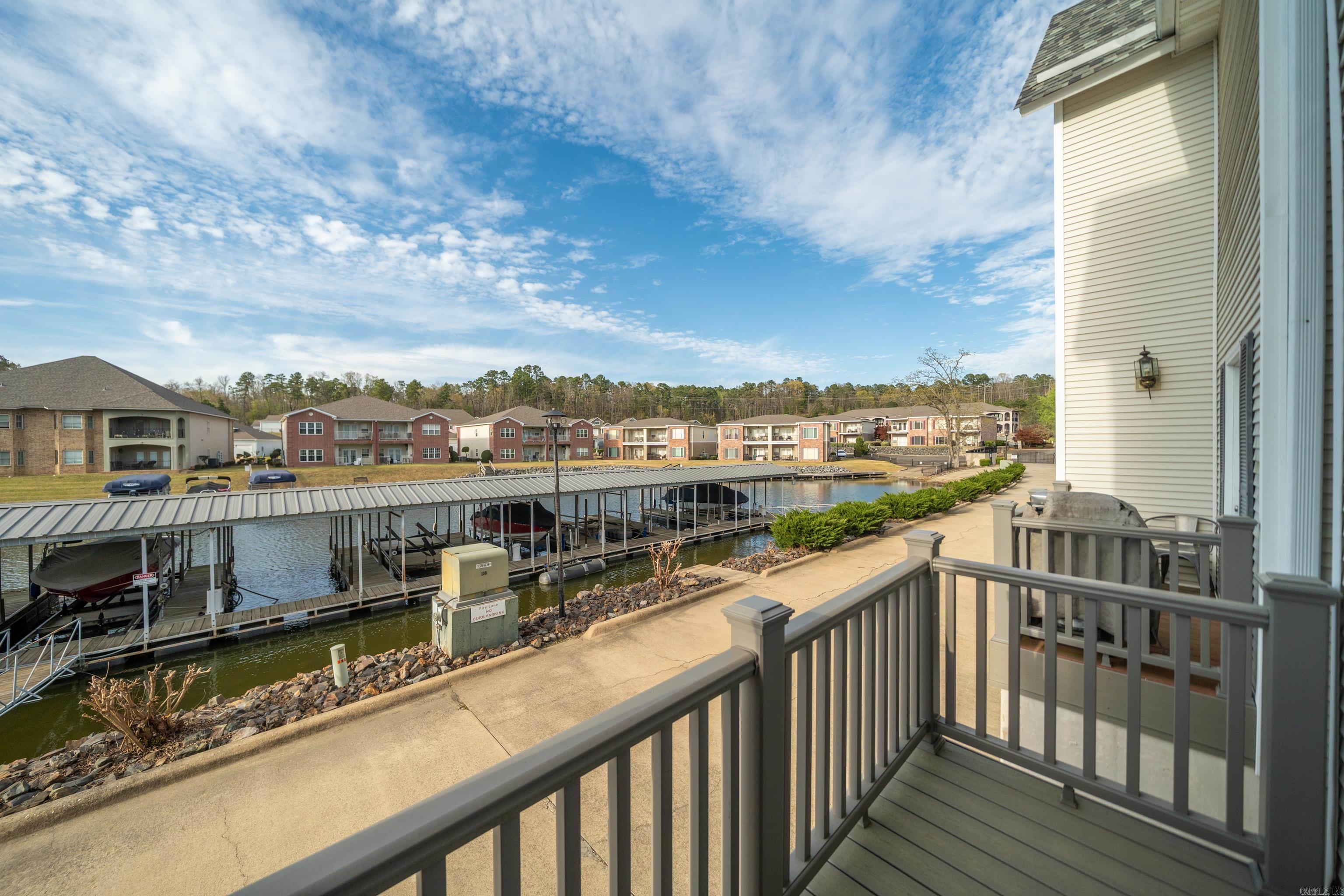 BAYSHORE TOWNHOMES - Residential