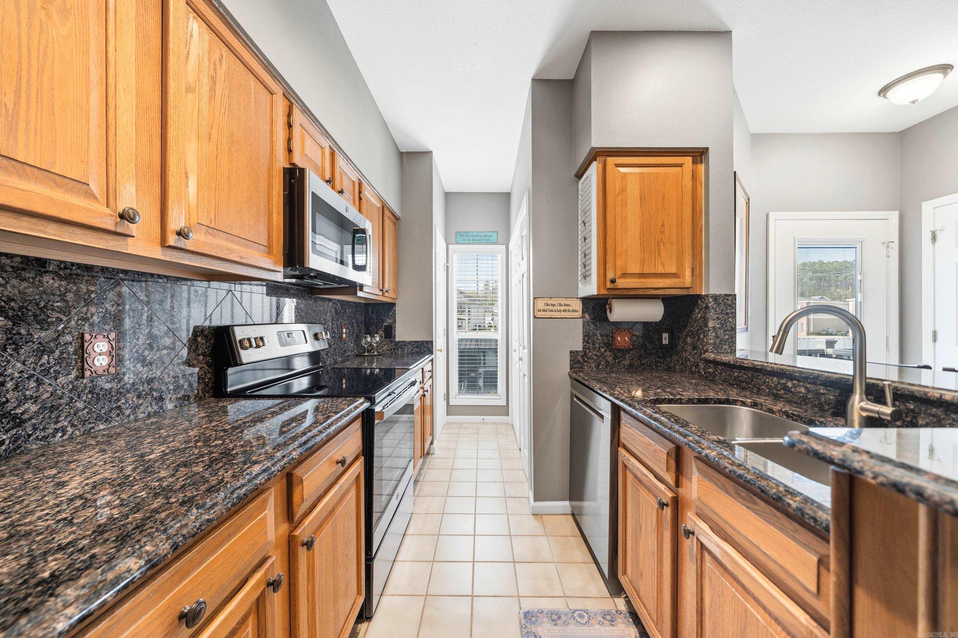 BAYSHORE TOWNHOMES - Residential