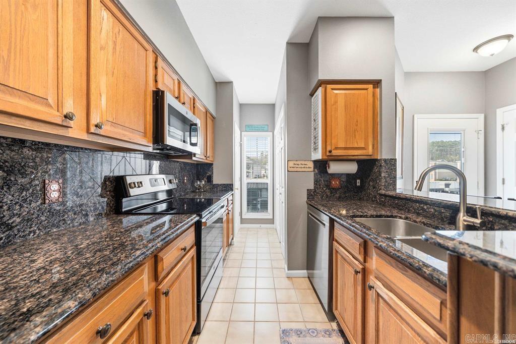 BAYSHORE TOWNHOMES - Residential