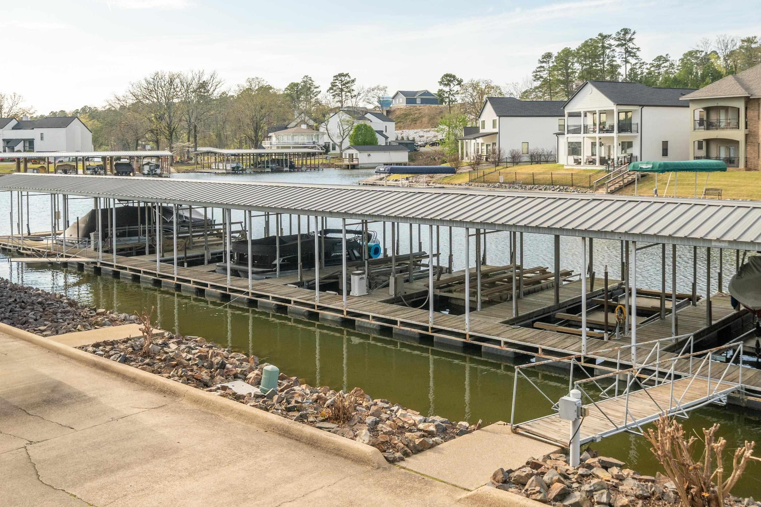 BAYSHORE TOWNHOMES - Residential