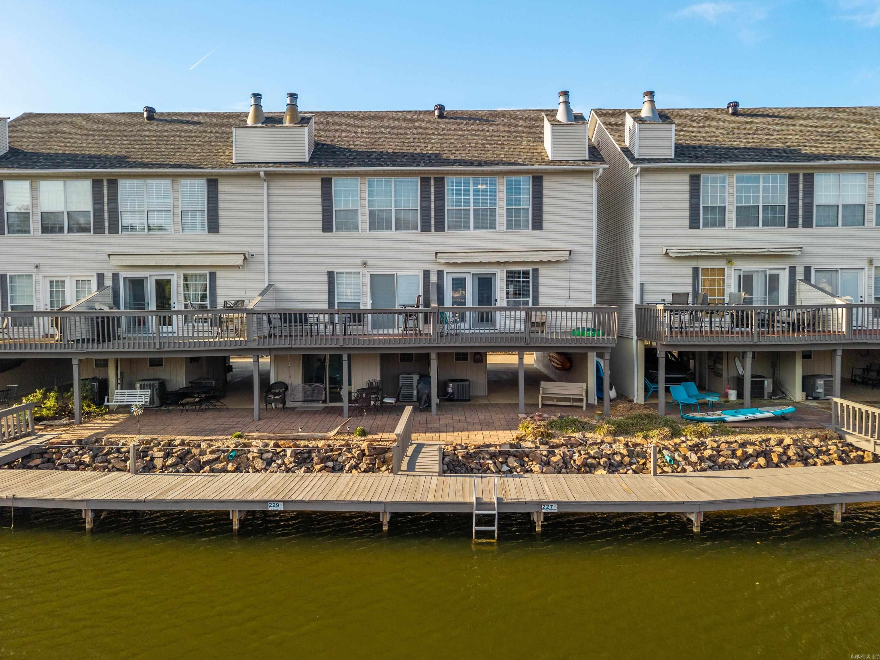 BAYSHORE TOWNHOMES - Residential