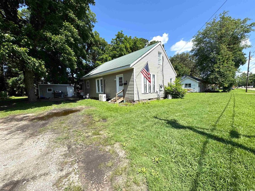 731 S. Thornton Ave. in Piggott, AR 72454 is a 3 BR, 2.5 BA, 1,668 SF home that was built in the mid 90's. It is sitting on a 0.28 Acre lot, which is ample space for a fenced yard or a garden. An outdoor storage building is also included with the property. The property features a large, light-filled living room, a separate dining-bonus room, a practical mudroom with separate laundry room, which includes the half bath. This home has great natural lighting and a functional floor plan with the primary suite located on the main level. The second story houses the guest bedrooms. This is a solid home for buyers or investors! Call/text me today to schedule your showing!