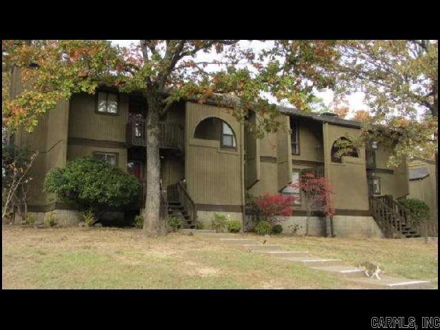pdated 2 Bedroom 2 Bathroom Condo Featuring Over 1,000 Square Feet Of Living Space! Electric Range, Microwave, Dishwasher, Disposal, And Plumbed For Ice Maker! Interior Highlights Include Hardwood And Tile Flooring, Living/Dining Combo, Ceiling Fans, And A Wood-Burning Fireplace With Glass Doors! Outside, Enjoy A Large Private Balcony Overlooking The Pool, Exterior Storage, And Community Amenities Including An In-Ground Pool! 1 Assigned Parking Space With 1 Visitor Space Available! Conveniently Located Off Green Mountain Drive, Close To Shopping, Dining, And All That Little Rock Has To Offer!! AVAILABLE LATE AUGUST 2025!!!