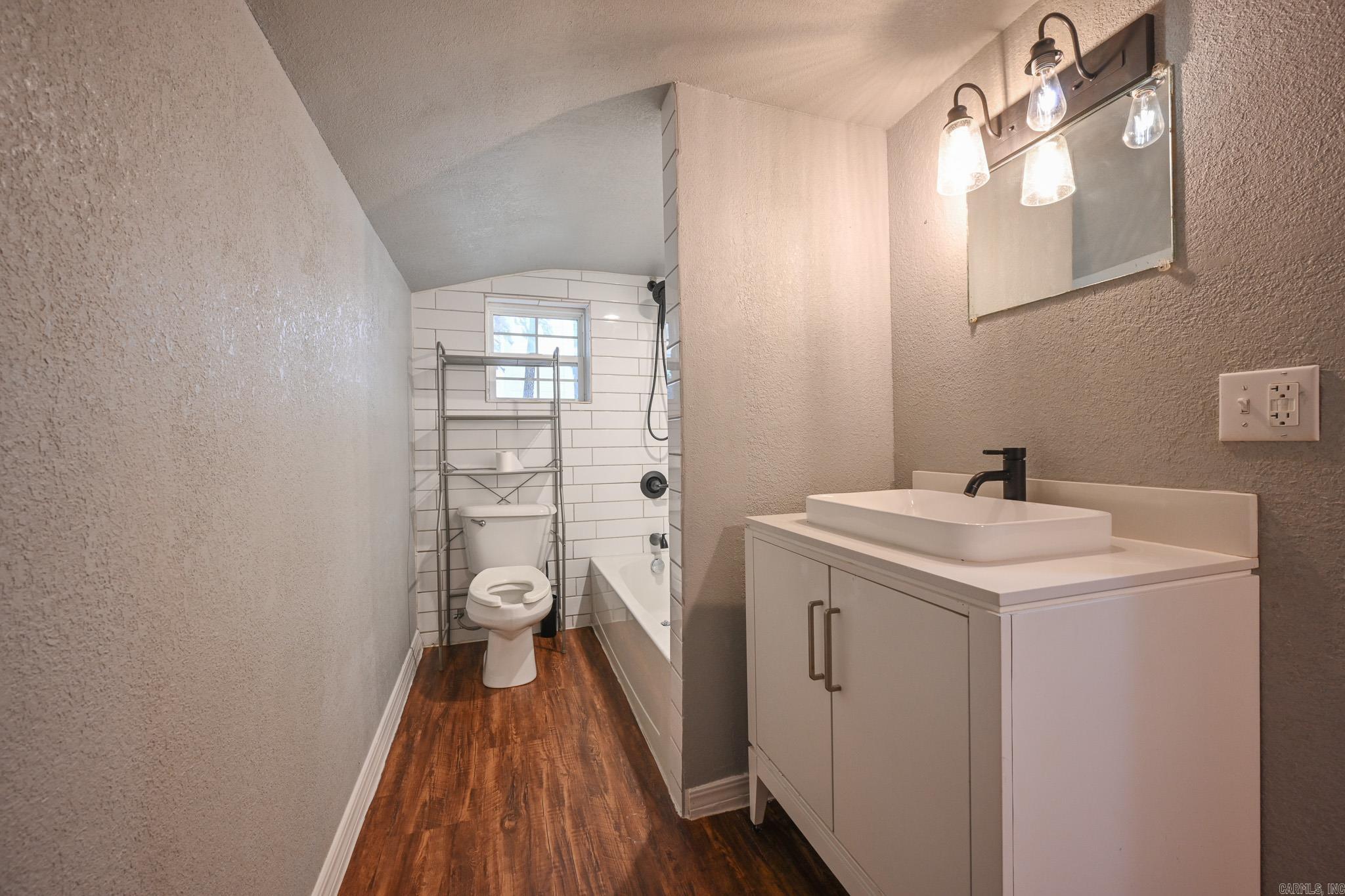 Mena Original - Residential