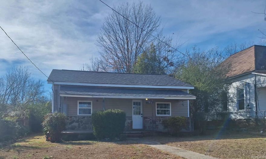 Take a look at this beautifully remodeled home! Conveniently located near Downtown Mena, Jassen Park, and the new bike trails.   This charming 2-bedroom, 1-bath house boasts a spacious interior with high ceilings. Updates include fresh paint, new flooring, and a brand-new roof, making this home even more inviting!