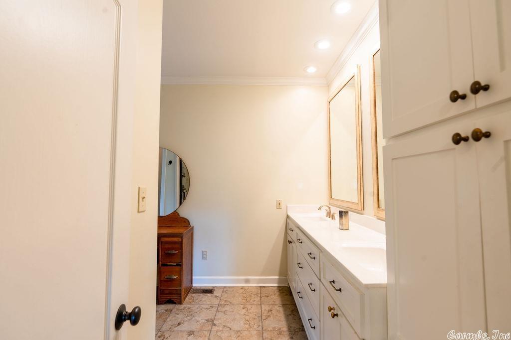 RIVER OAKS - Residential