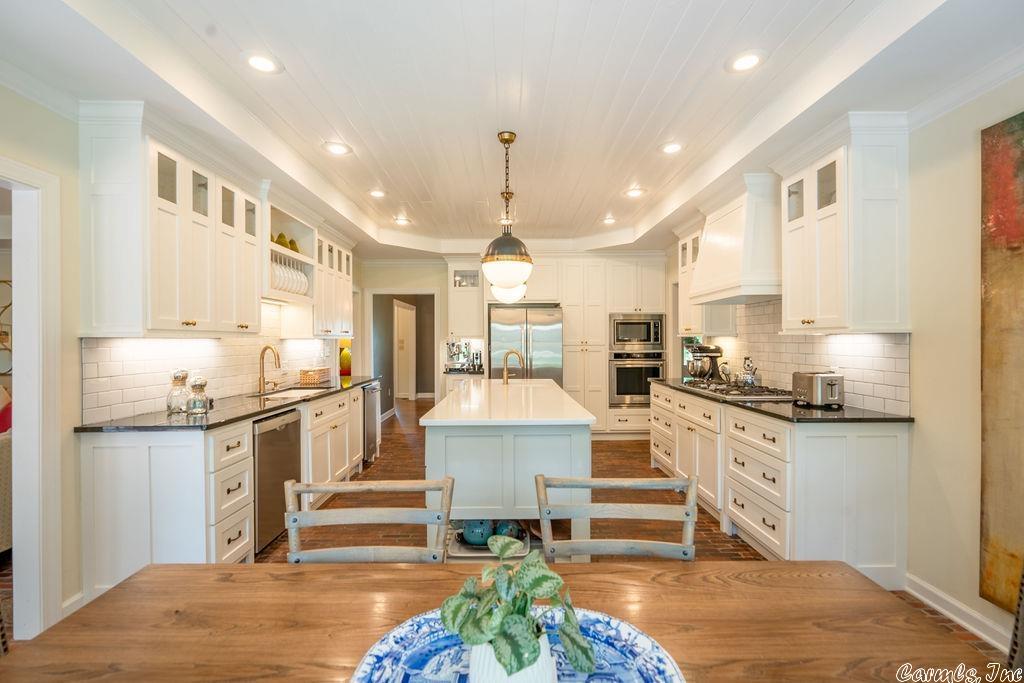 RIVER OAKS - Residential