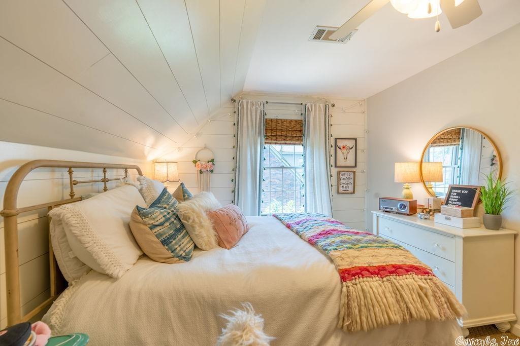 RIVER OAKS - Residential