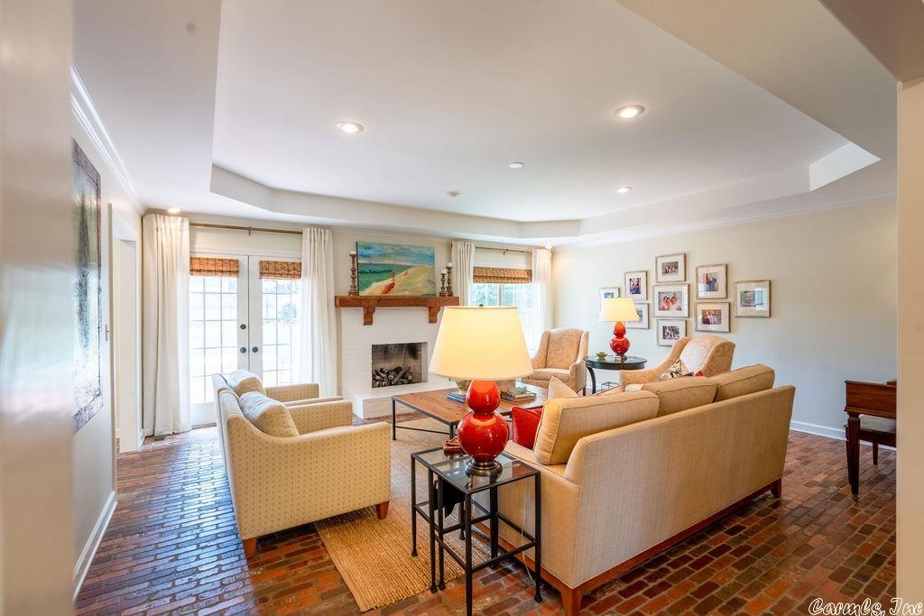 RIVER OAKS - Residential