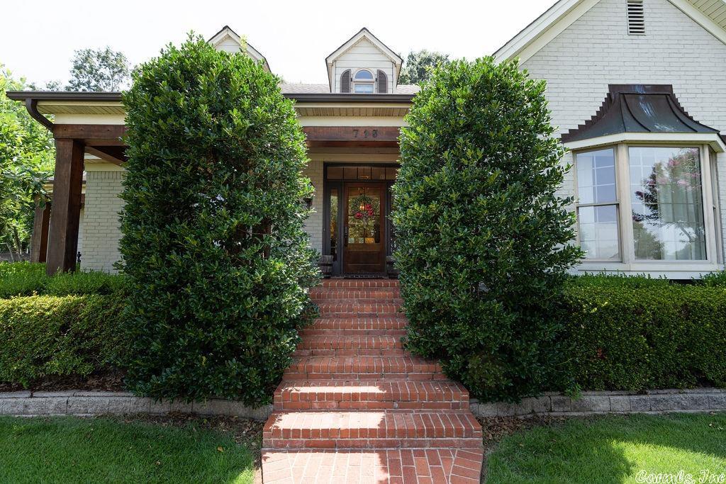 RIVER OAKS - Residential