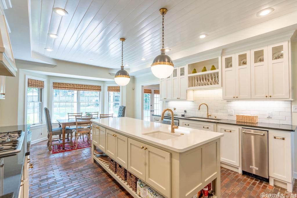 RIVER OAKS - Residential